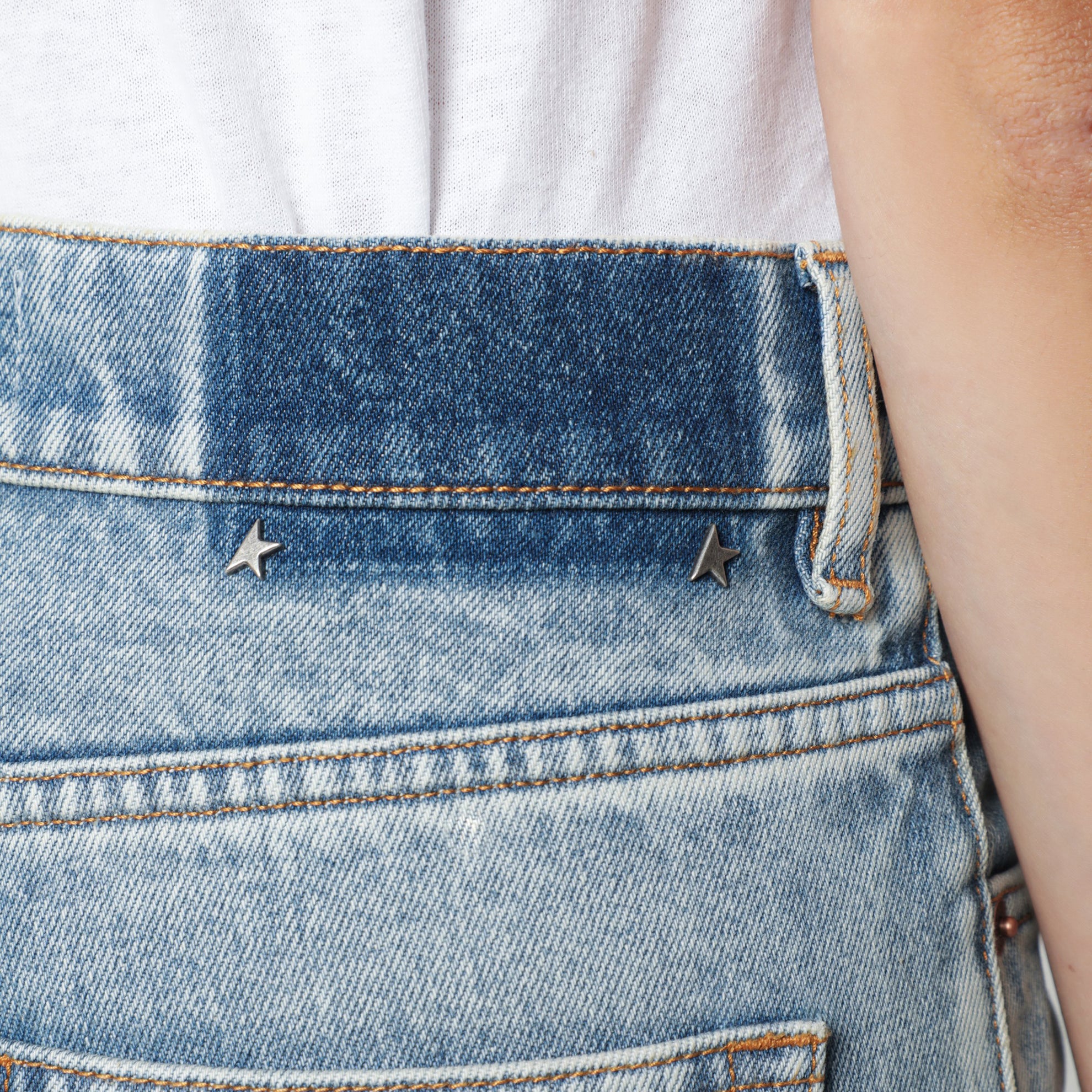 Hellblaue Jeans mit Washed-Effekt