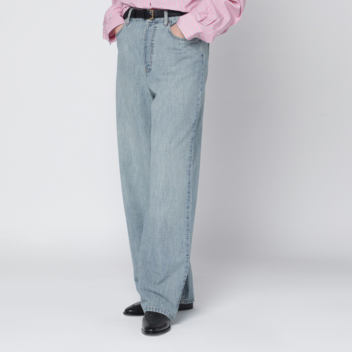 Light blue jeans with logo on the back