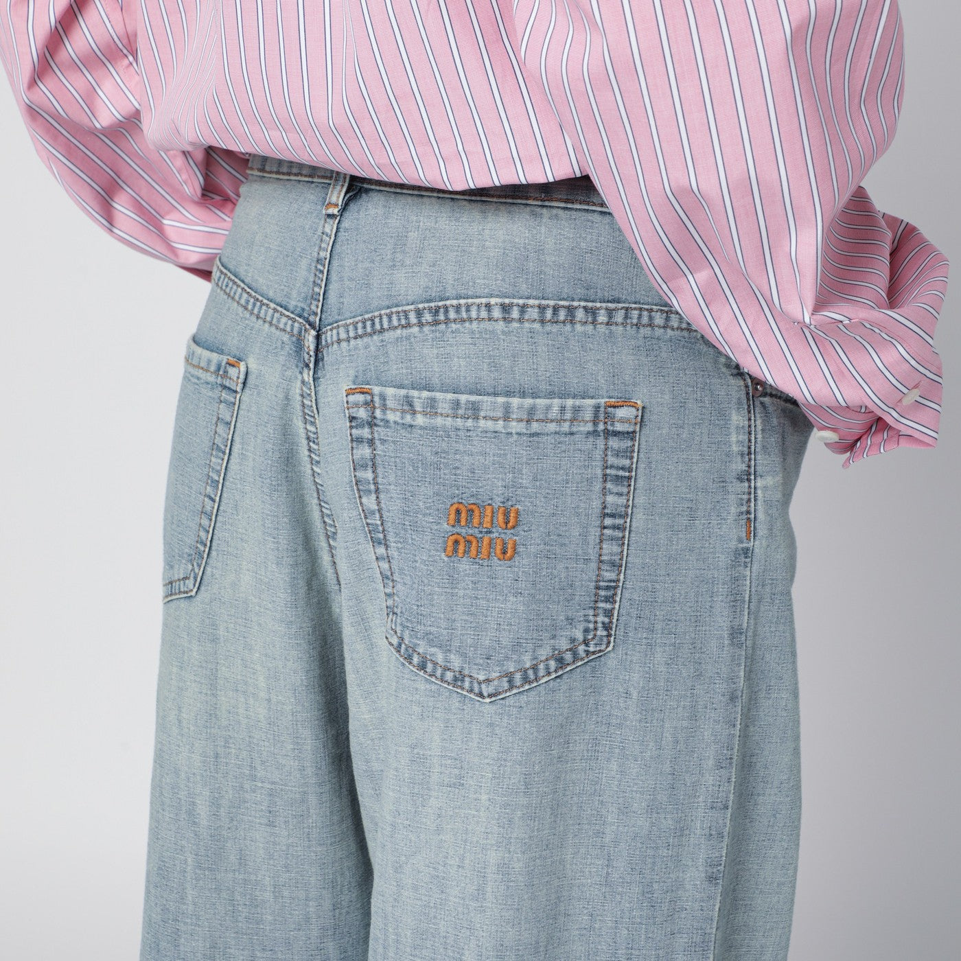 Light blue jeans with logo on the back