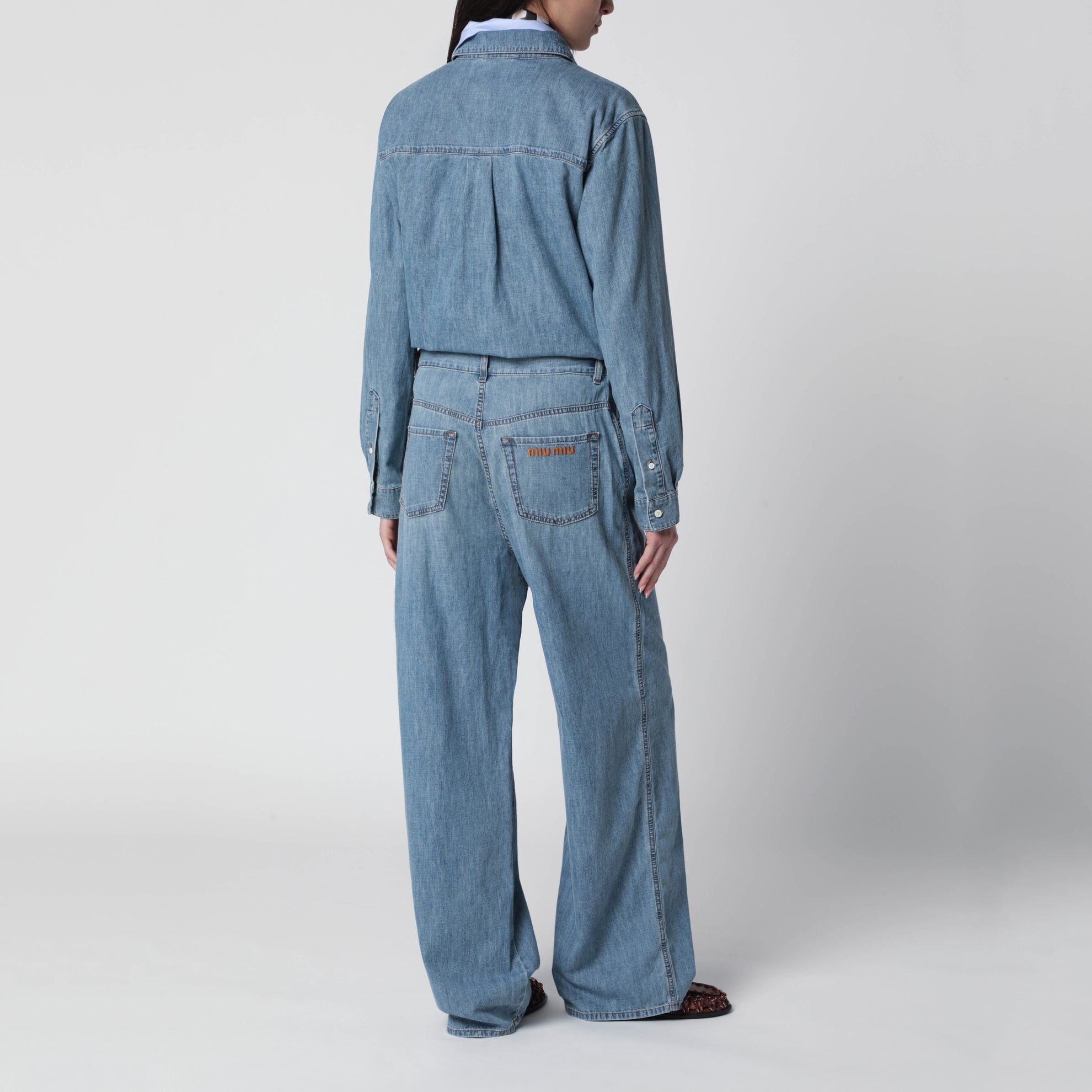 Pantaloni bleached in chambray di cotone azzurri