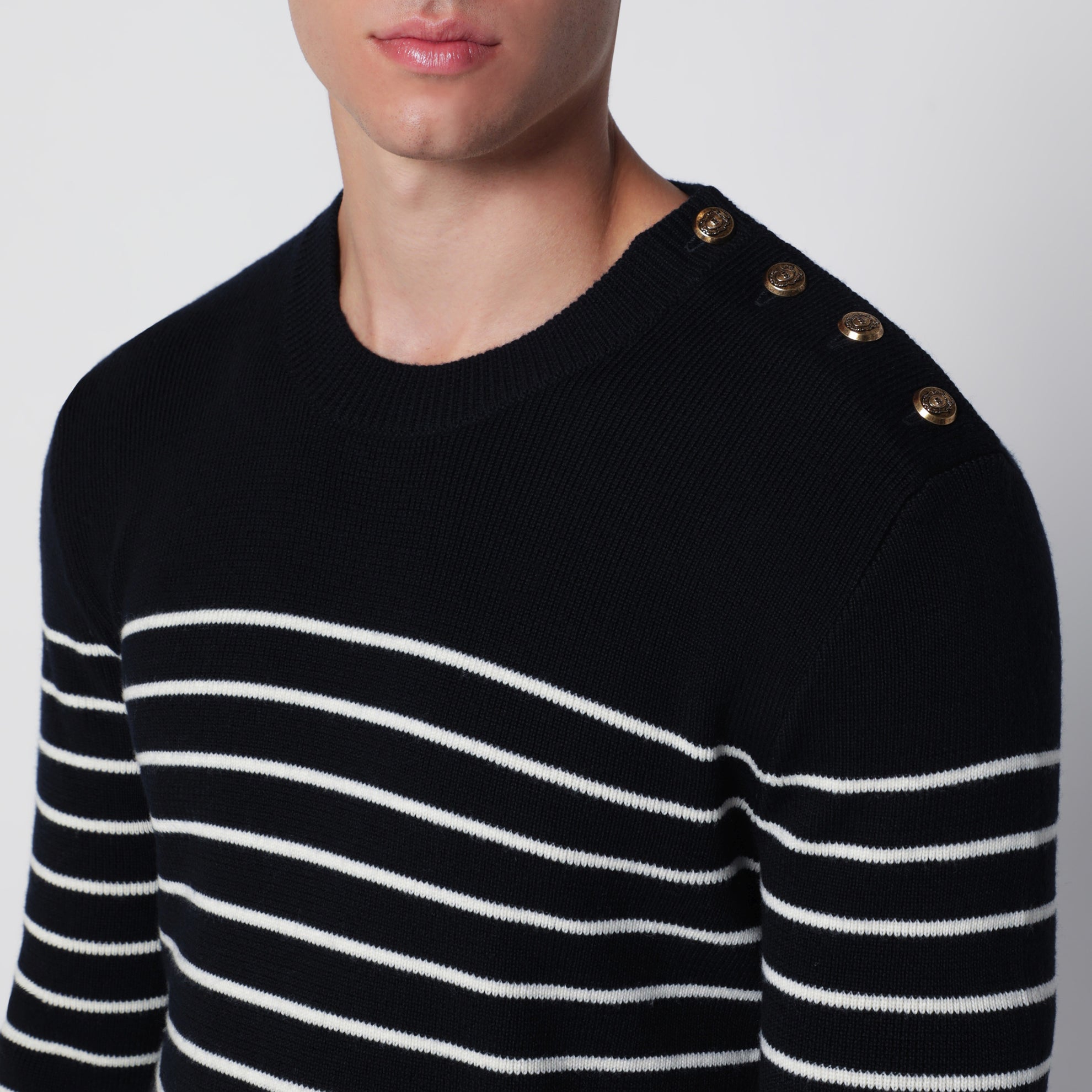 Maglione con bottoni a righe blu/bianco in lana