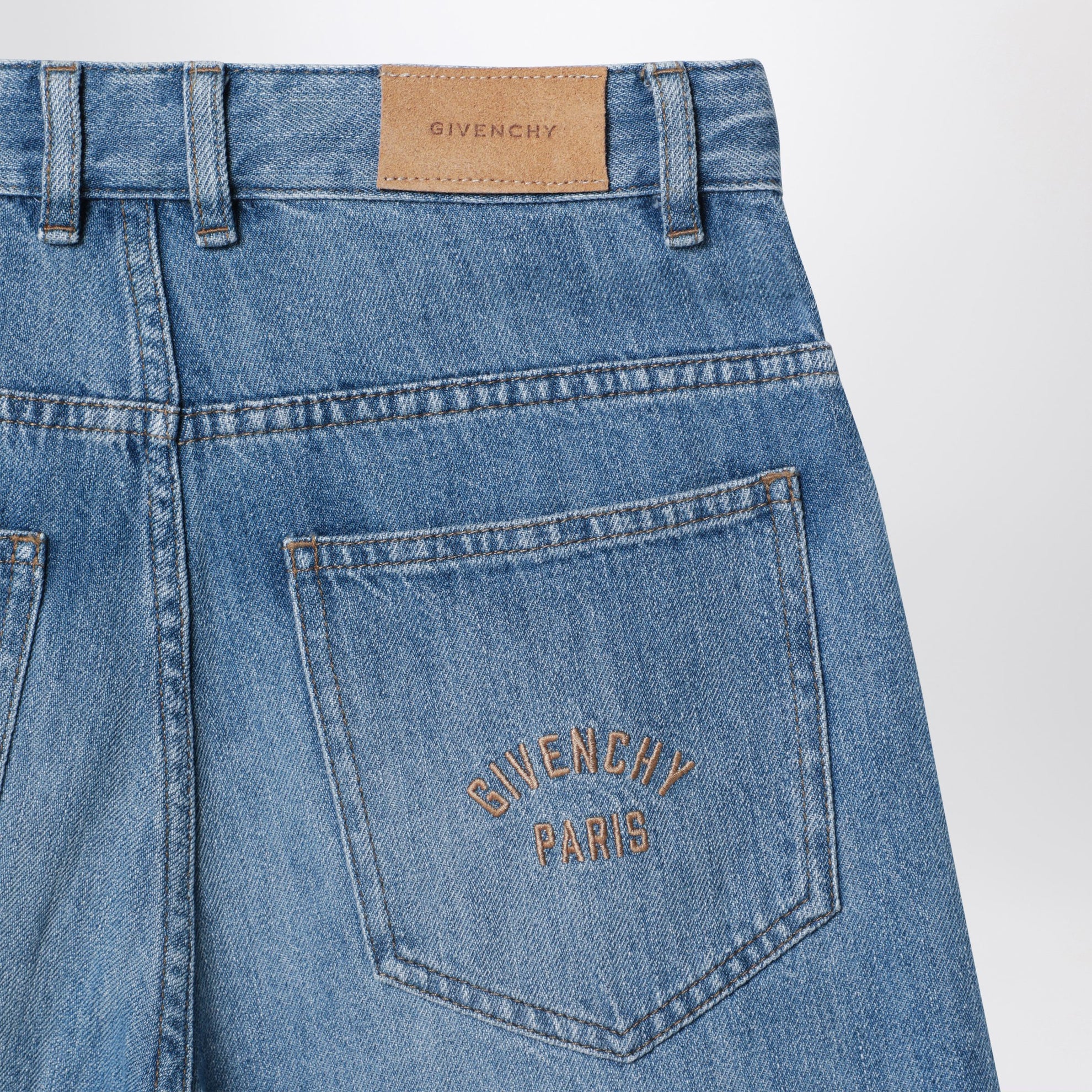 Blue jeans with logo embroidery