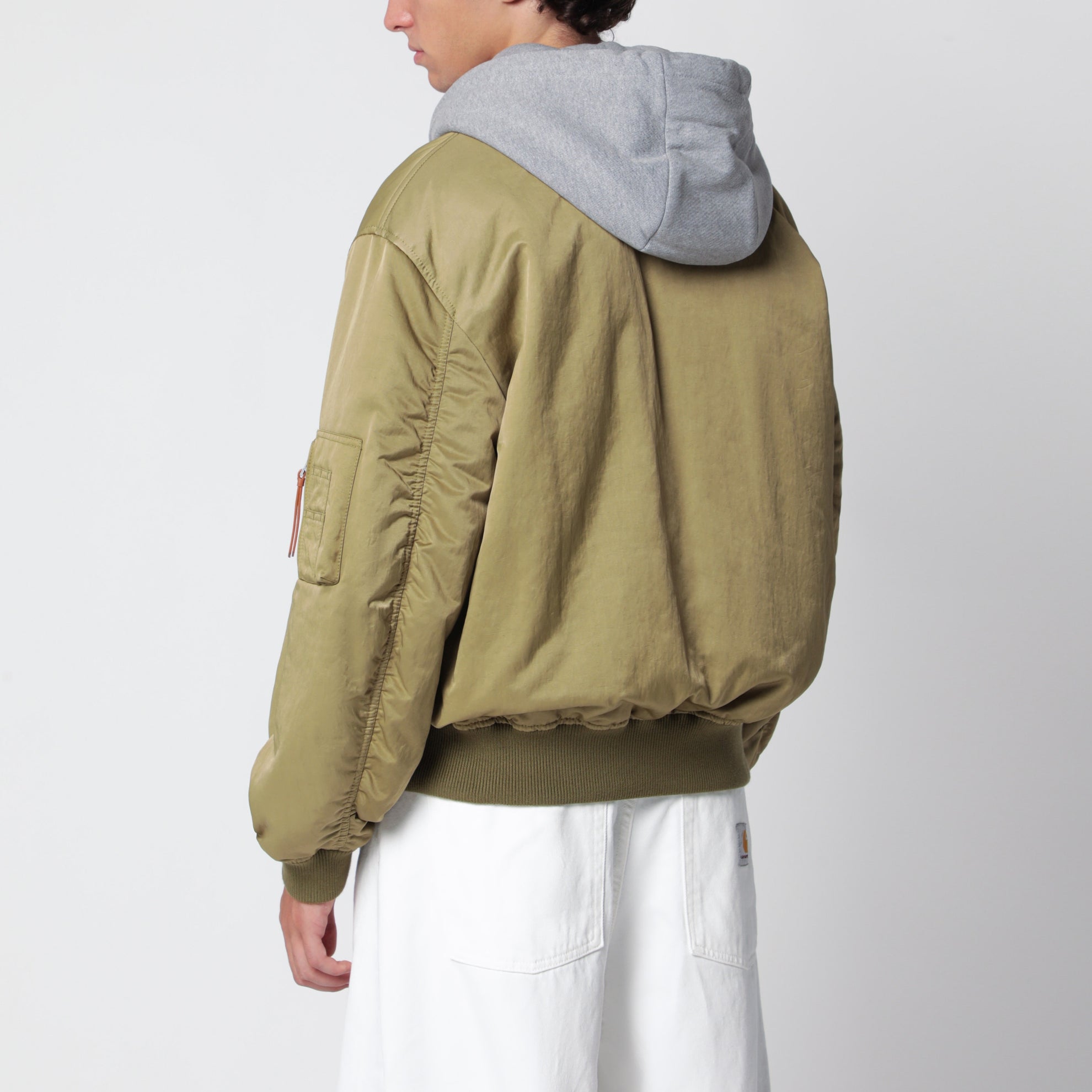 Khakigrüne Bomberjacke aus Funktionsmaterial