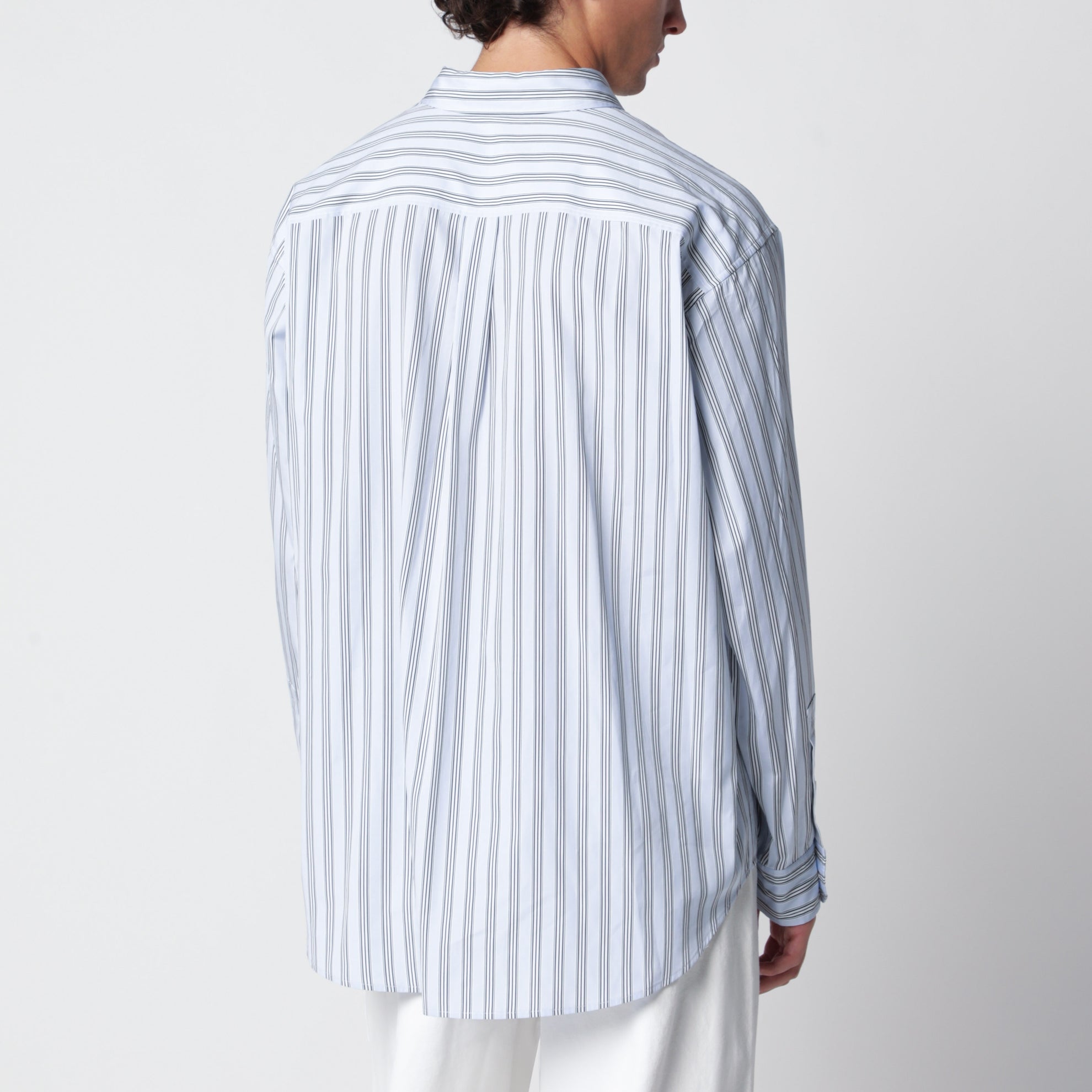 Camicia azzurra con motivo a righe