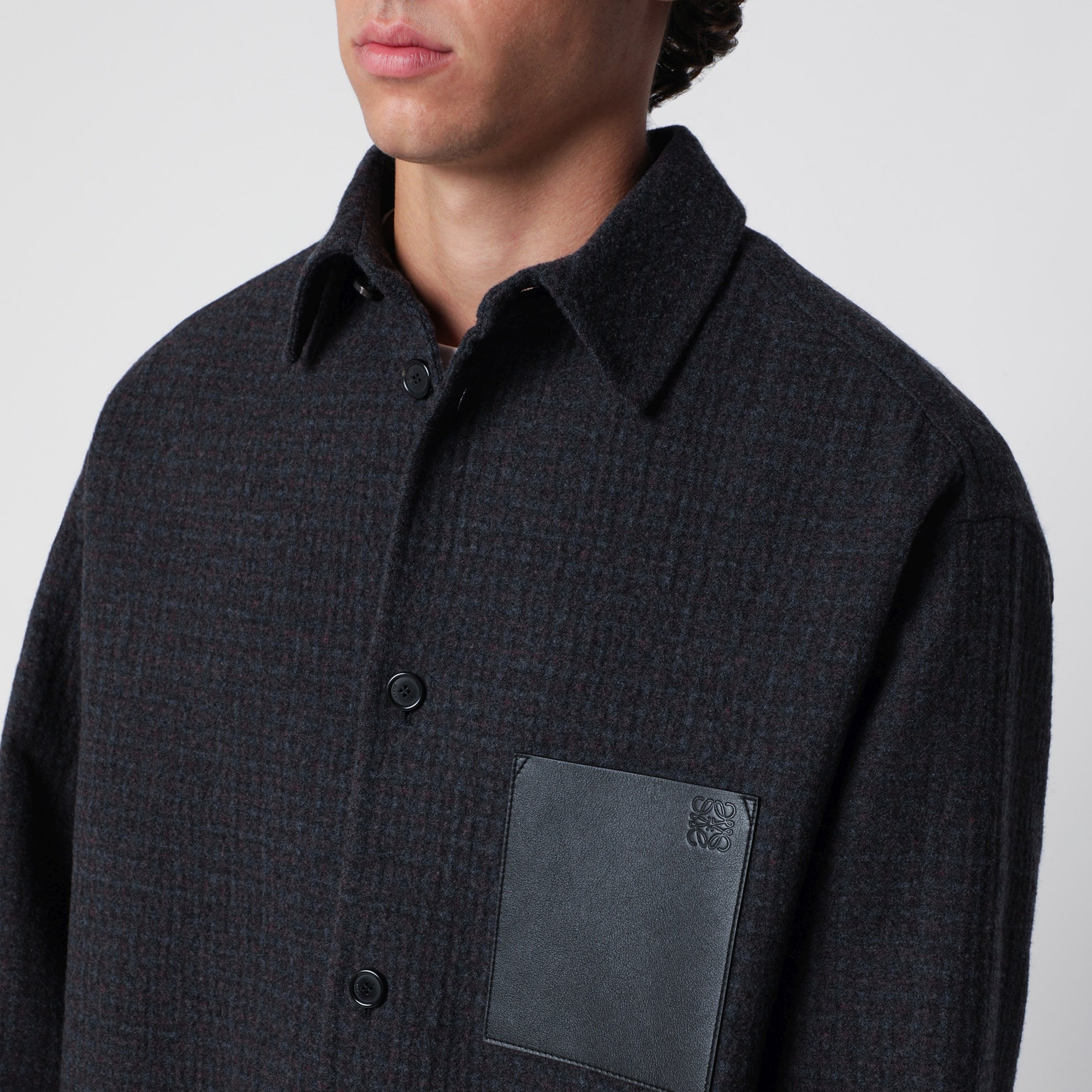 Giacca camicia blu navy scuro con tasca con Anagram