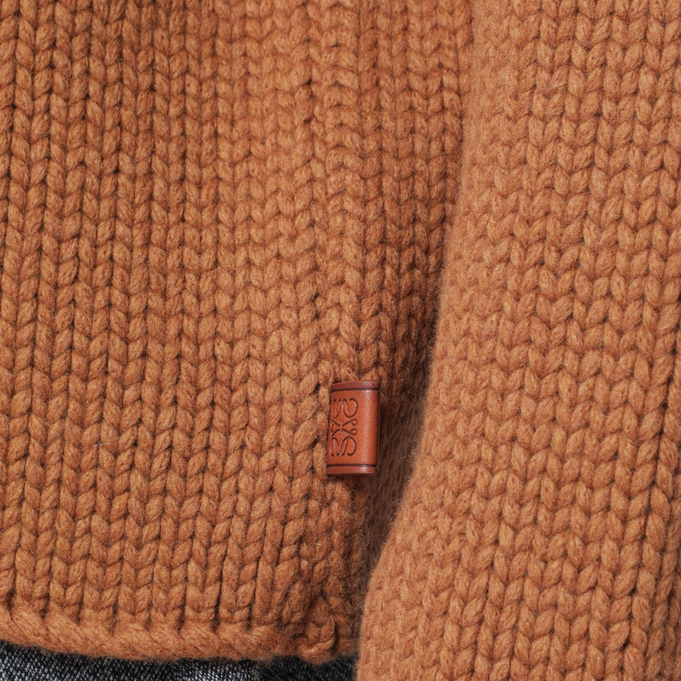 Brauner Rollkragenpullover aus Wolle