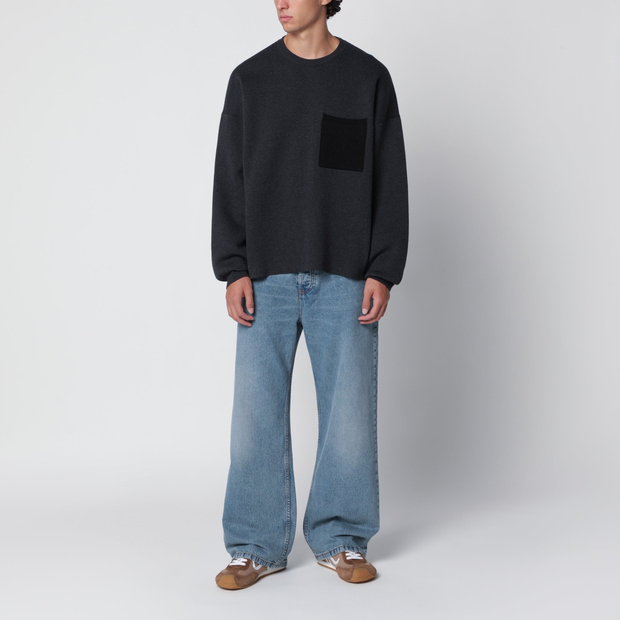 Anthrazitgrauer Pullover aus Baumwollmischung