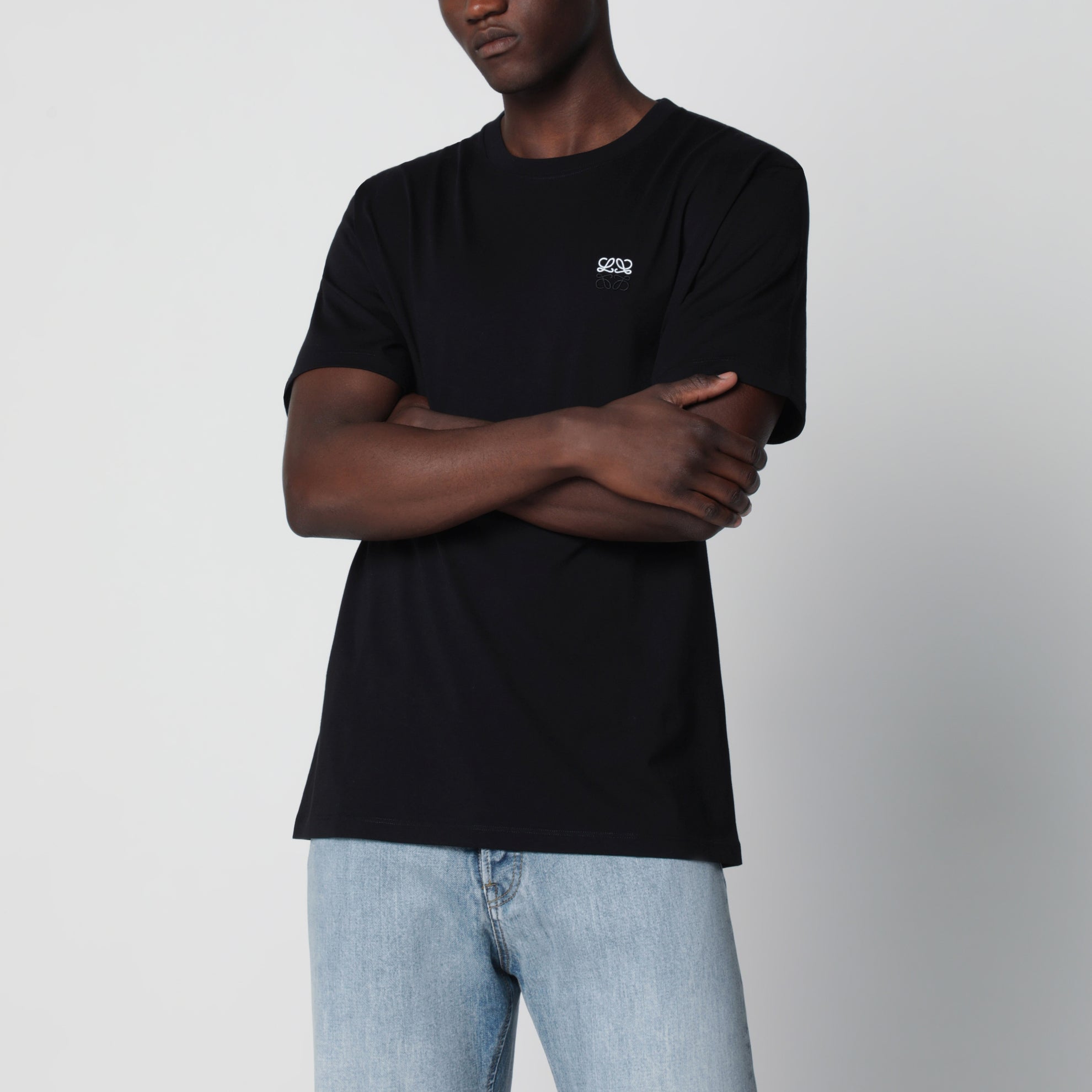 T-shirt in cotone nera con logo Anagram