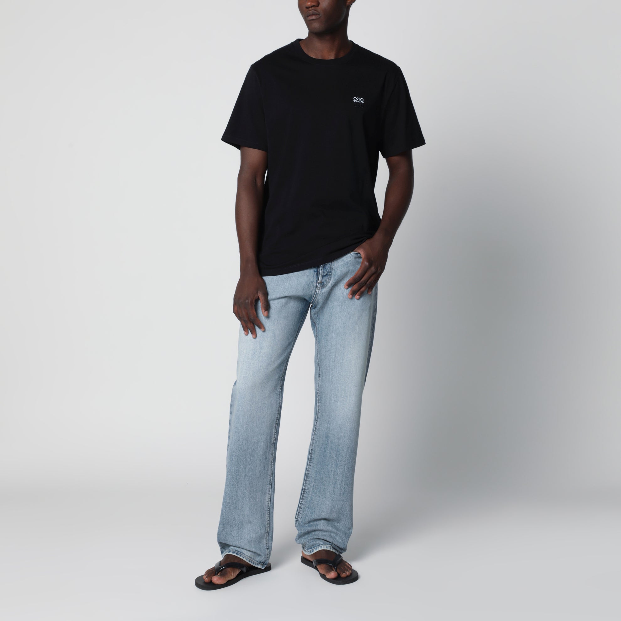 T-shirt in cotone nera con logo Anagram