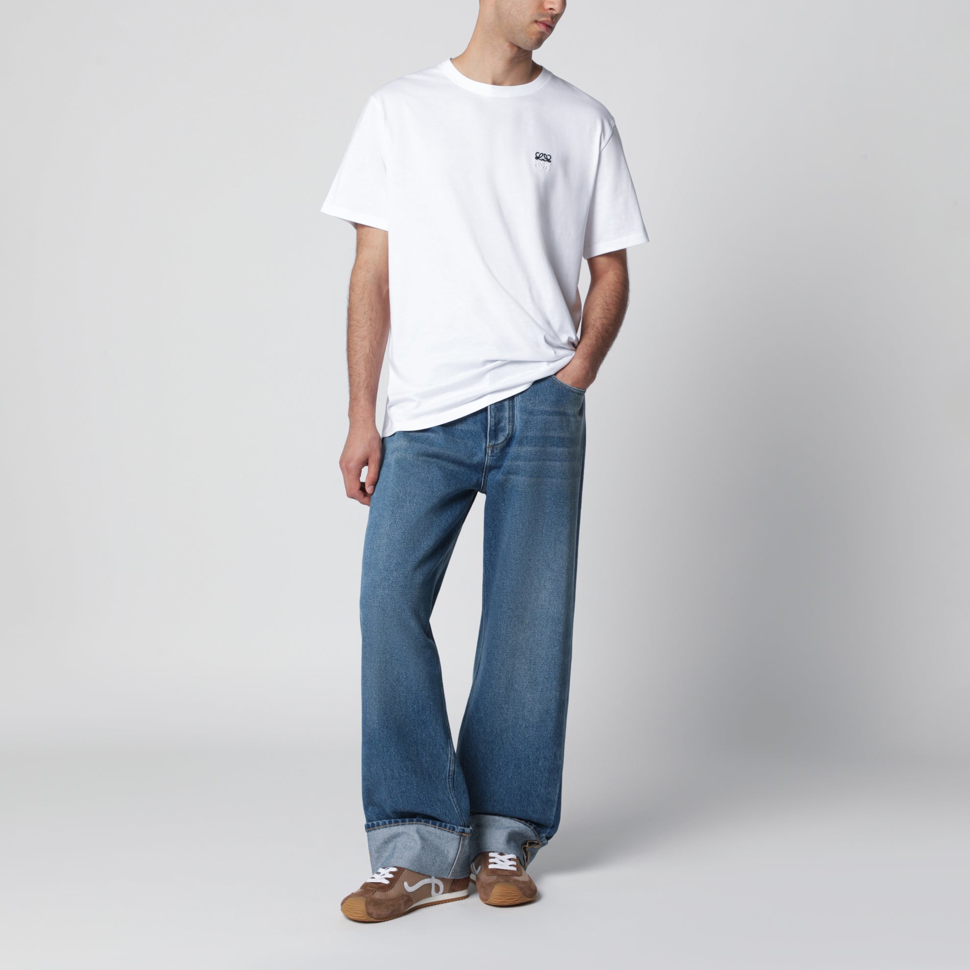 White cotton T-shirt with Anagram logo