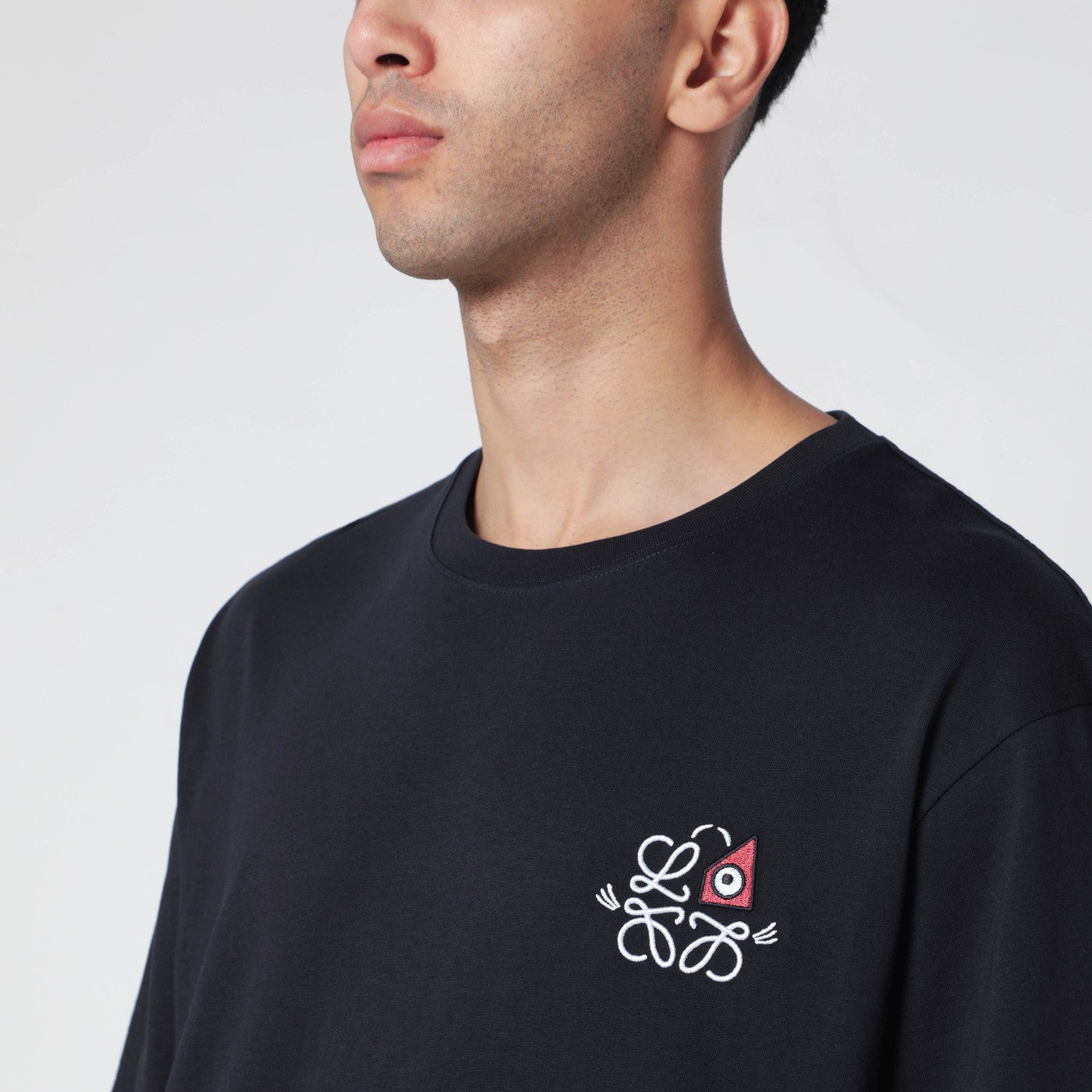 T-shirt bleu marine avec broderie Anagram et Futurist Cat