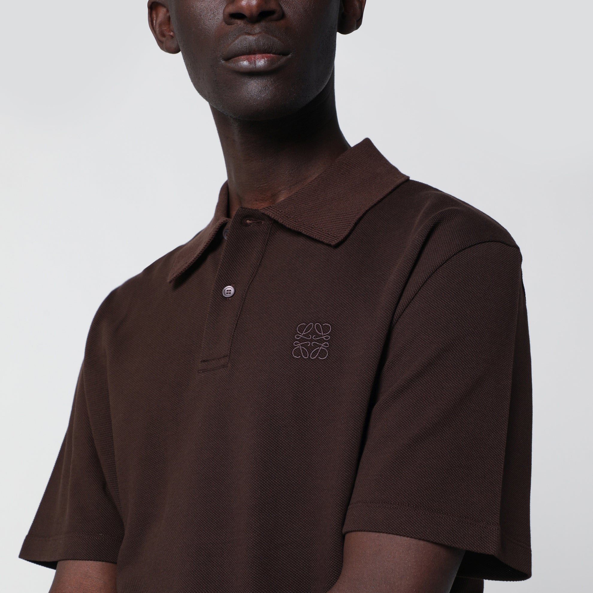 Polo in piqué di cotone leggero con ricamo Anagram sul petto