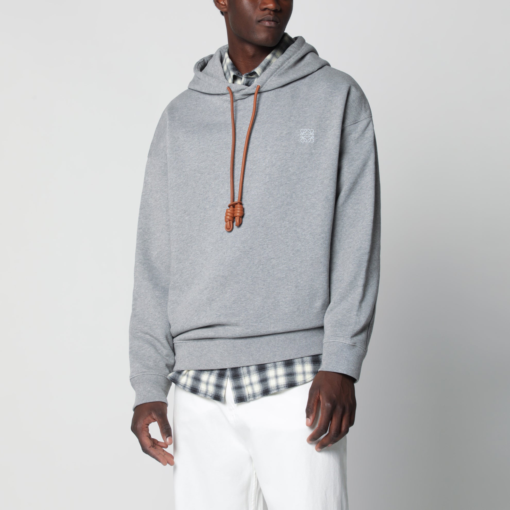 Sweat à capuche gris chiné coupe décontractée avec cordon en cuir