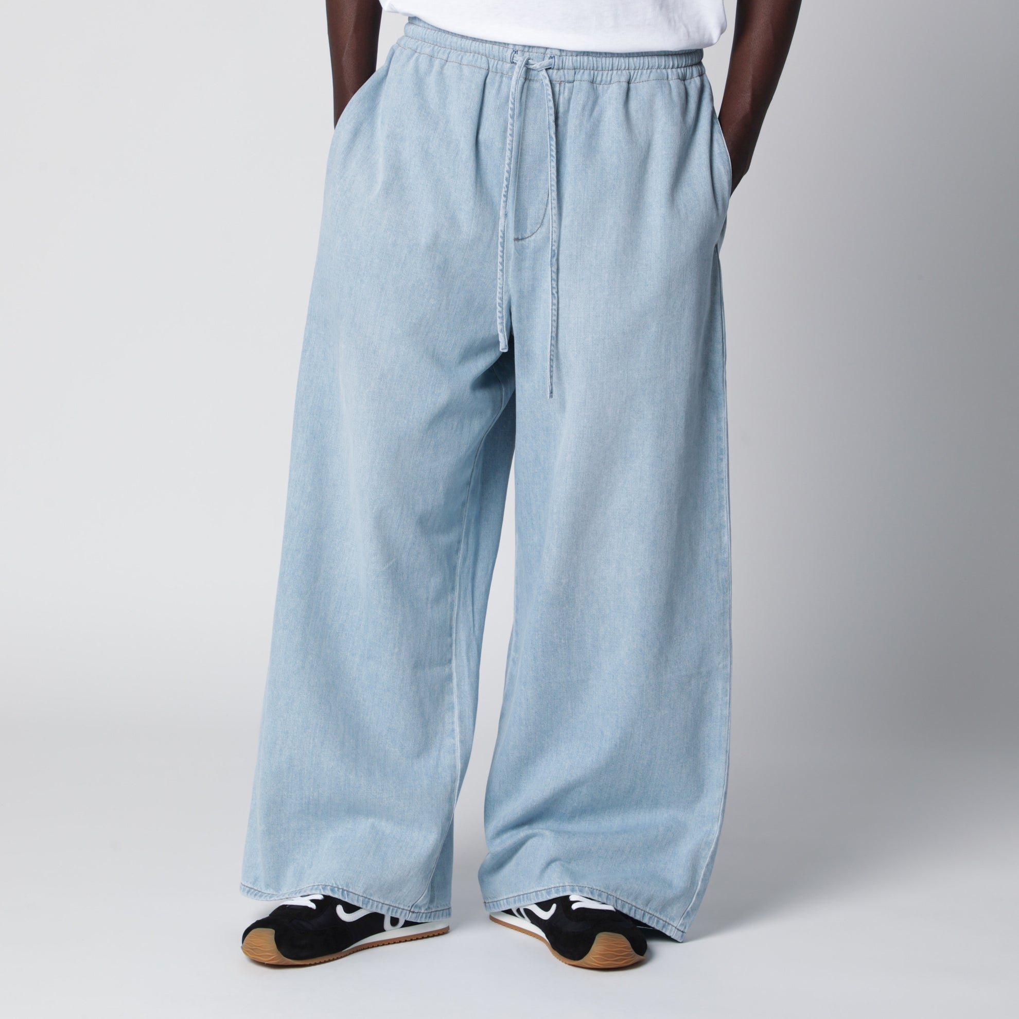 Pantaloni con coulisse in denim blu lavato