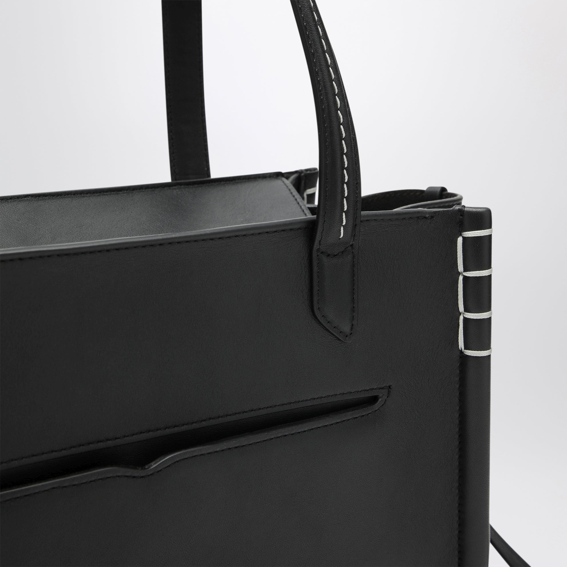 Borsa cabas Loafer allungata in pelle nera