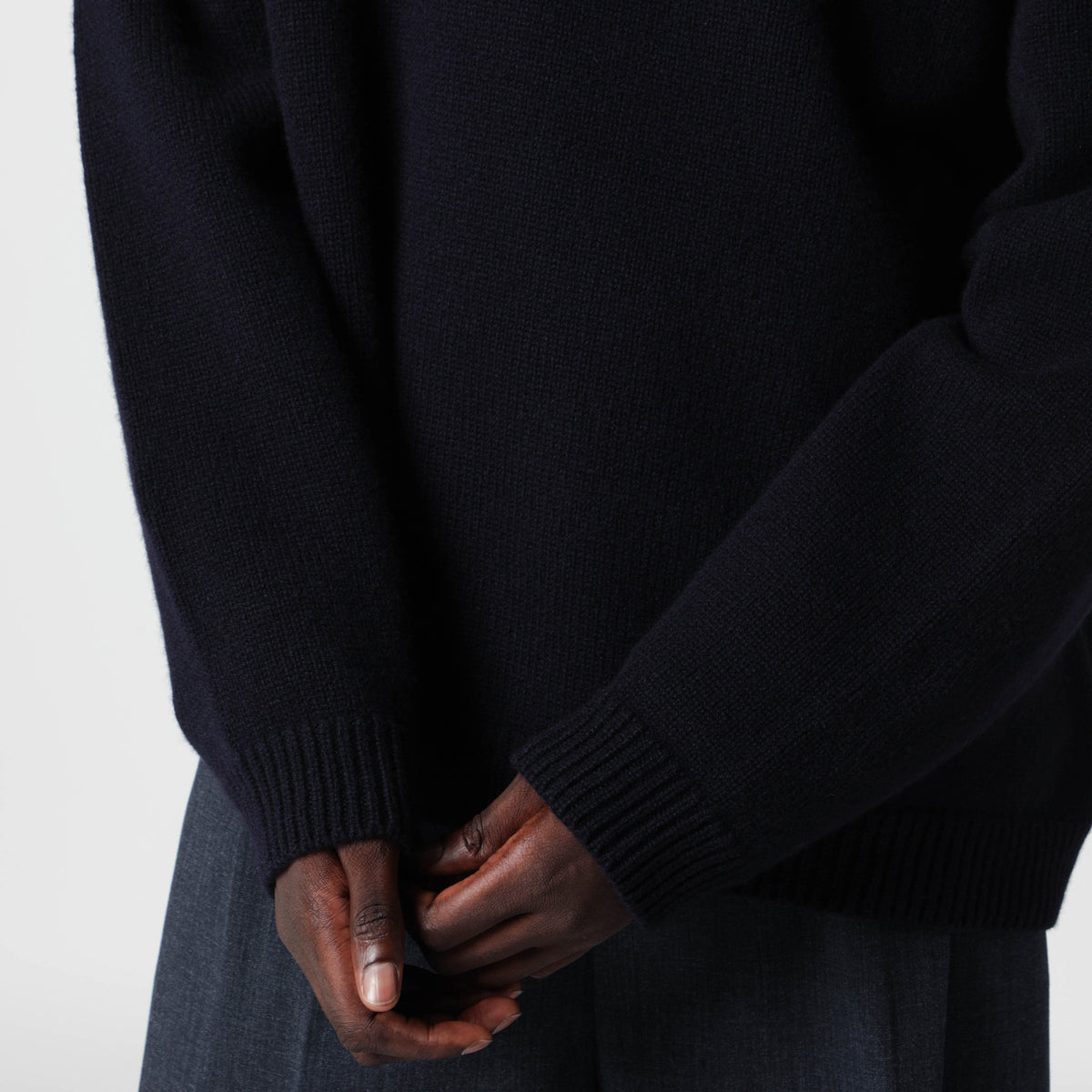 Hemyl Pullover aus dunkelmarineblauer Lammwolle