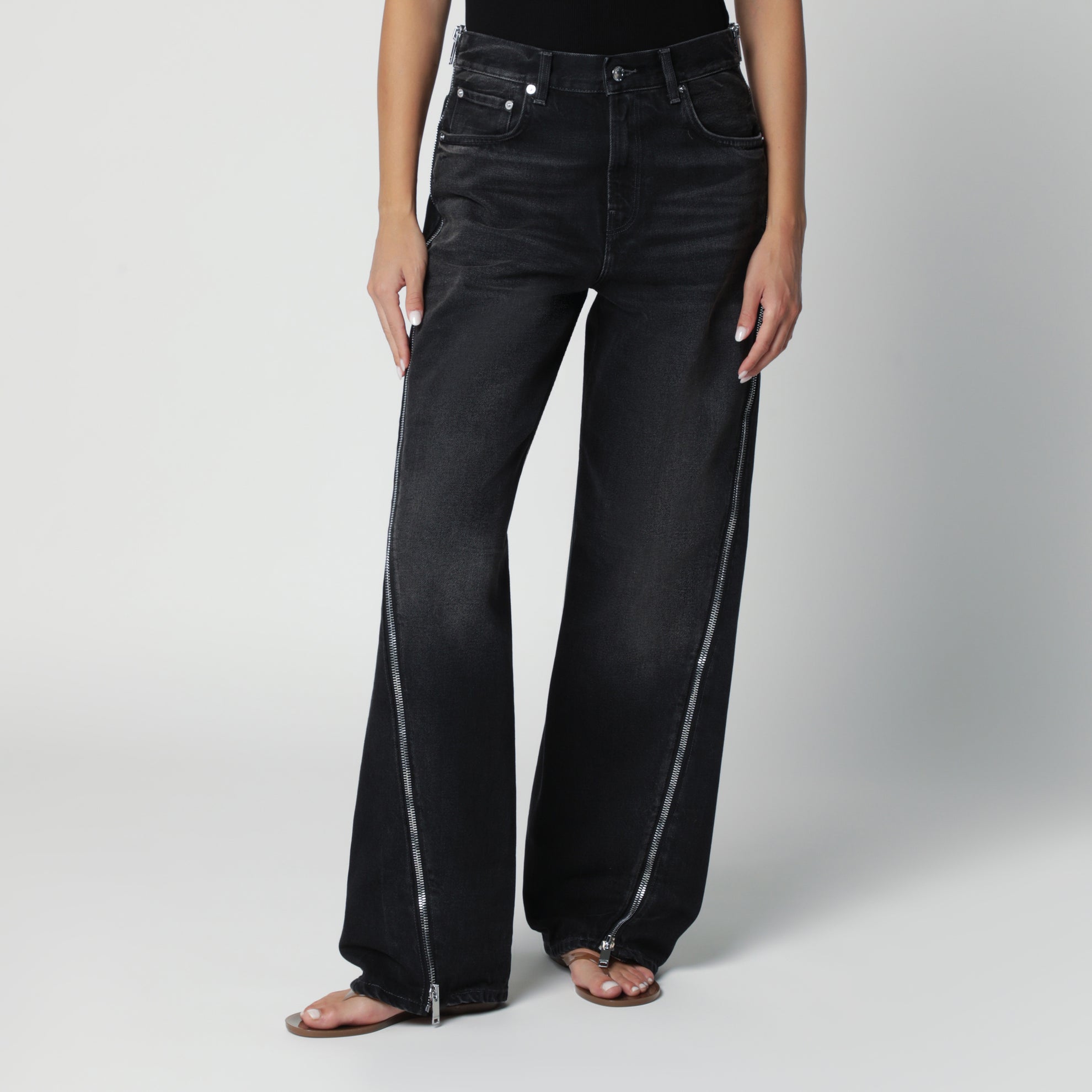 Jeans nero slavato con dettaglio zip