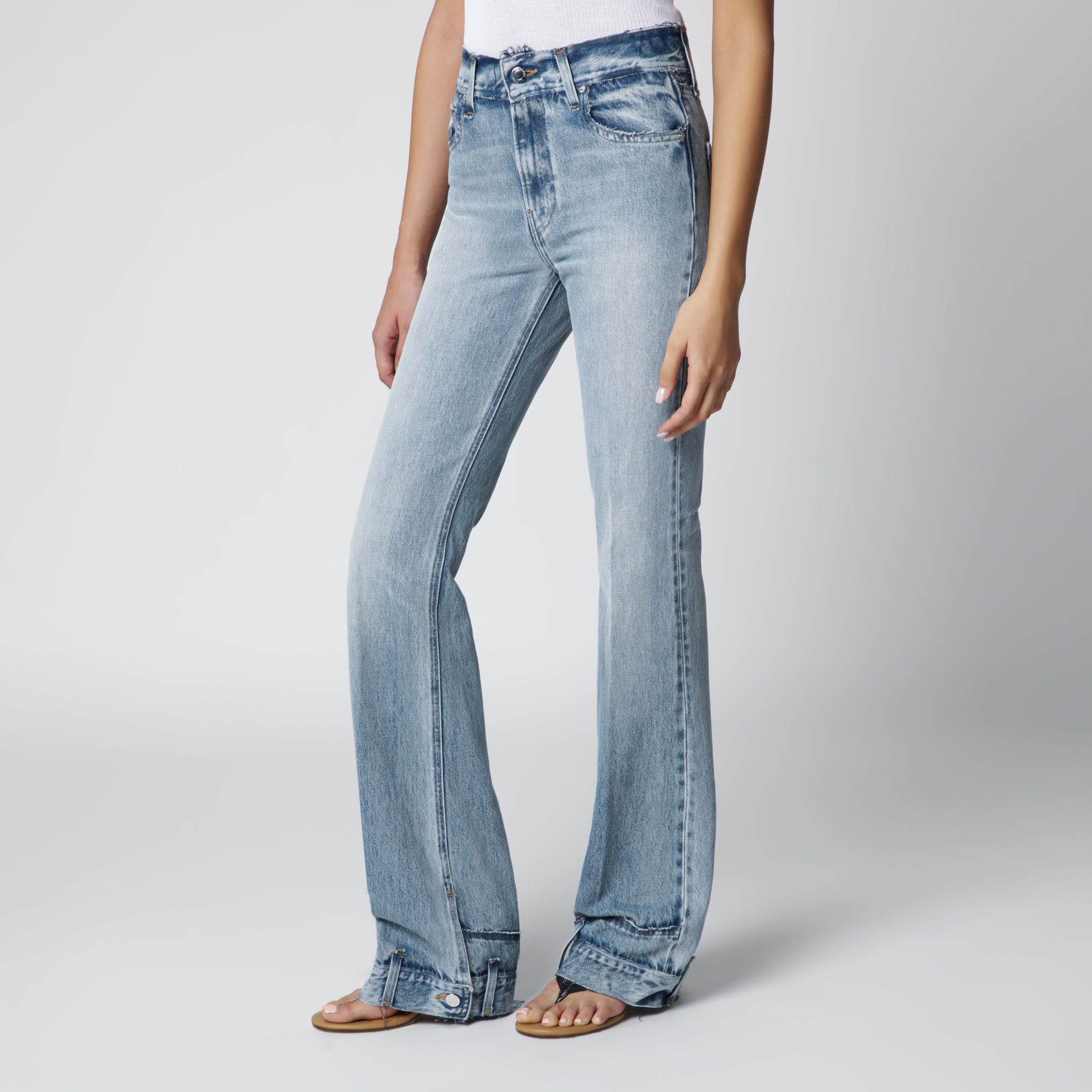Jeans a zampa Flora in denim azzurro chiaro