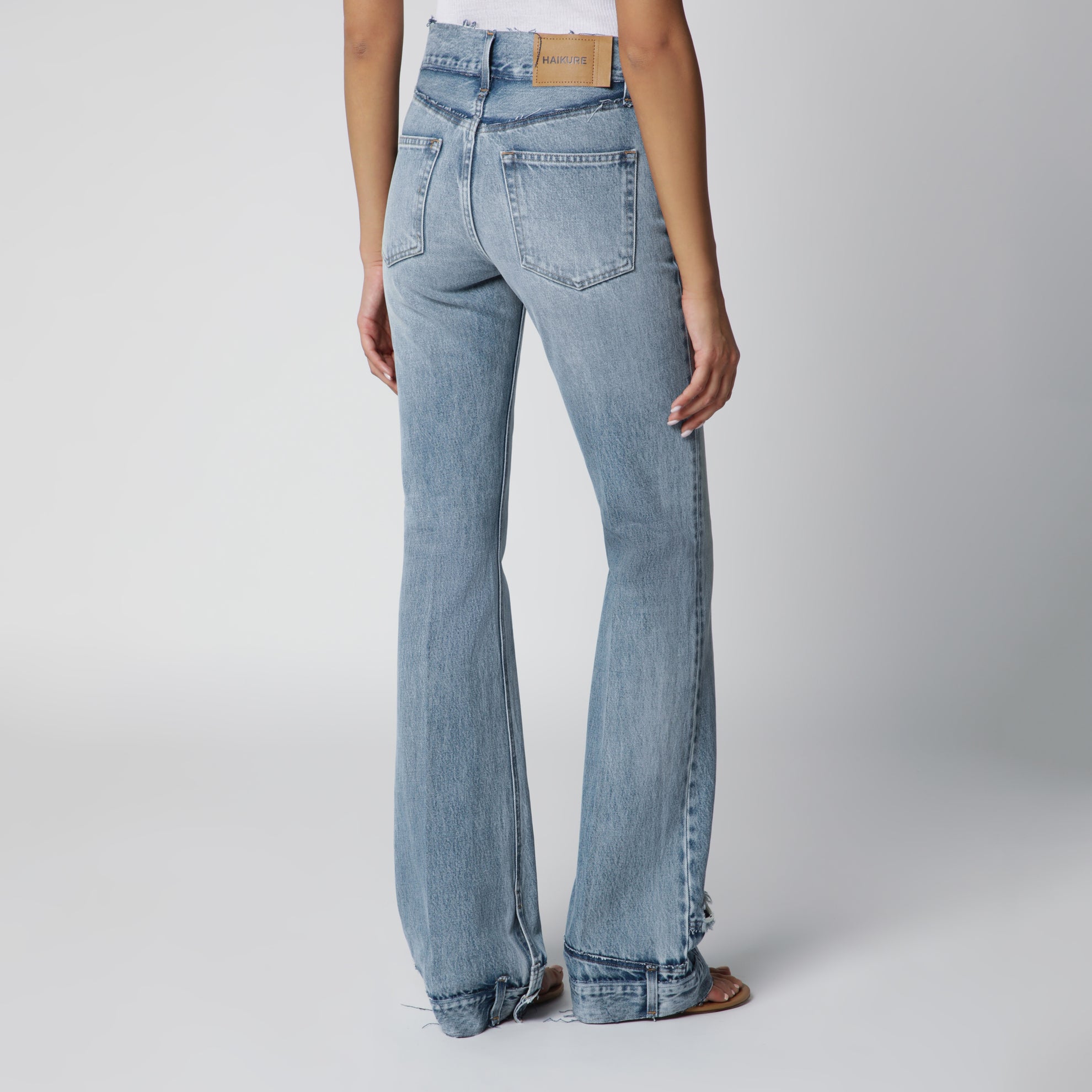 Jeans a zampa Flora in denim azzurro chiaro