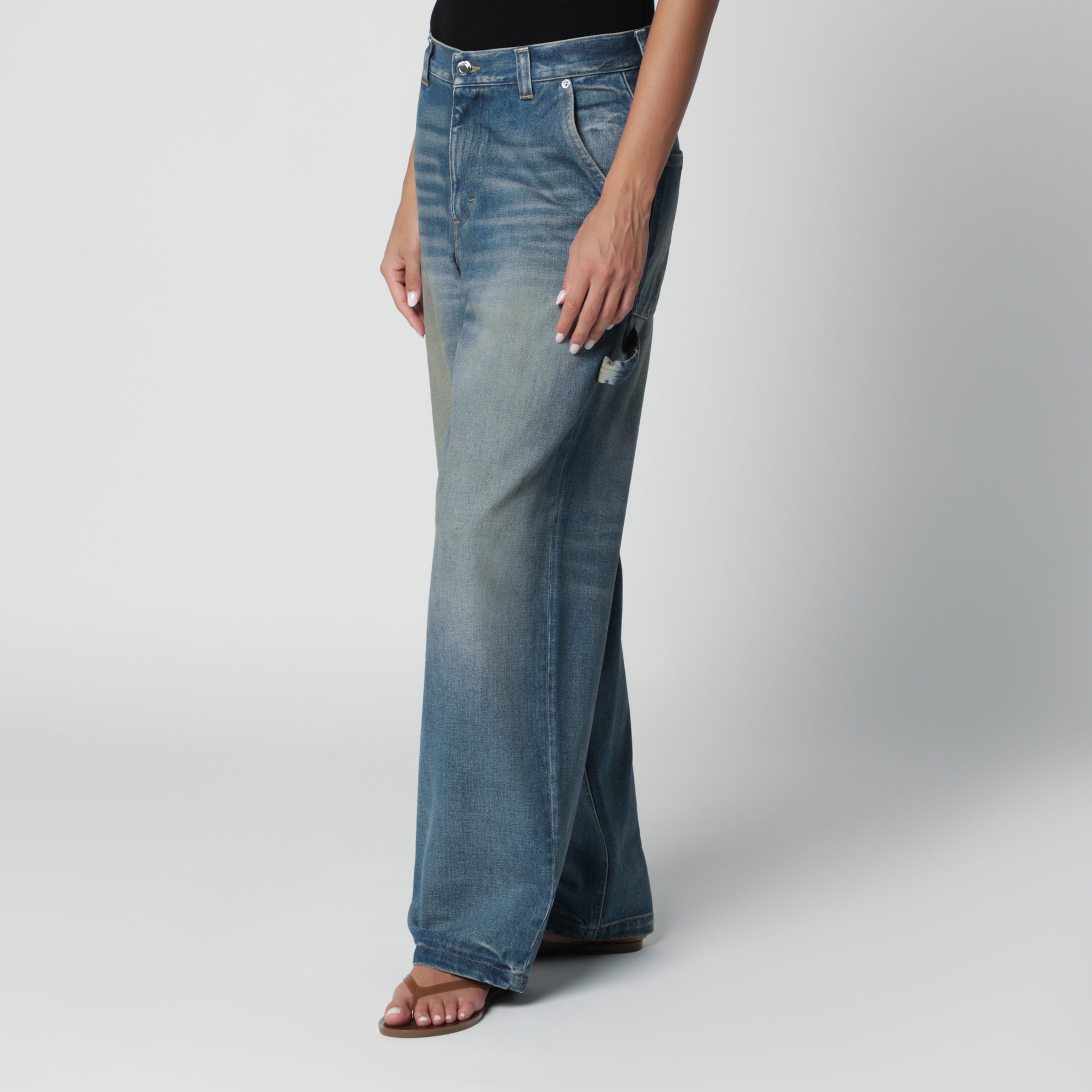 Weit geschnittene blaue Jeans mit Washed-Effekt
