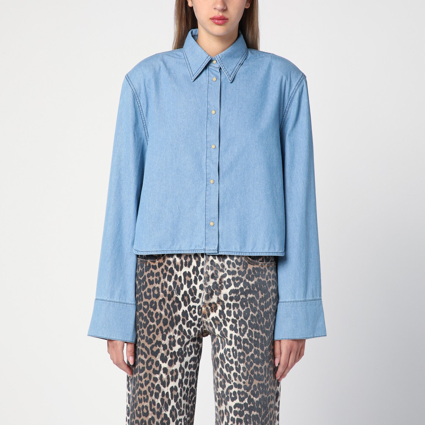 Chemise bleu clair en denim