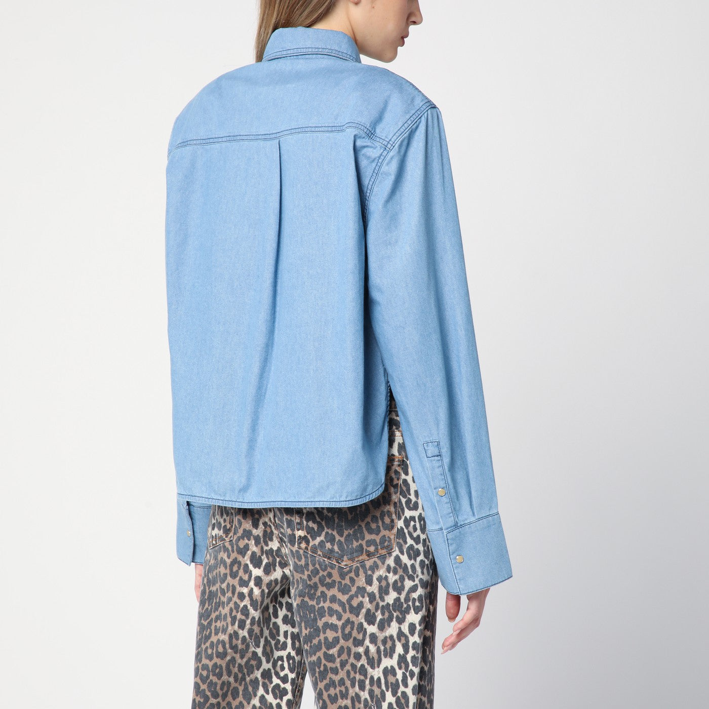 Chemise bleu clair en denim