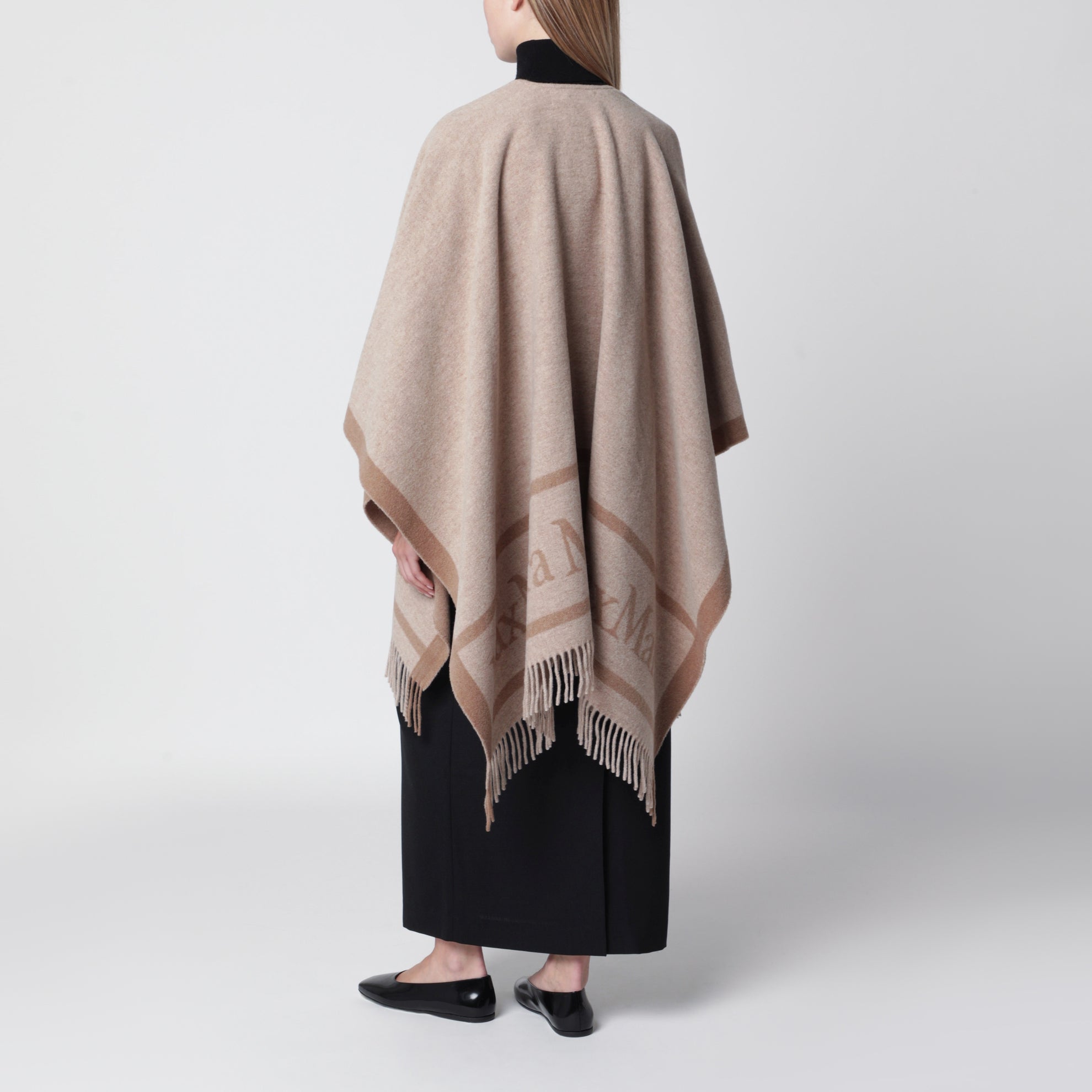 Jacquard poncho with fringes in sand-colored wool
