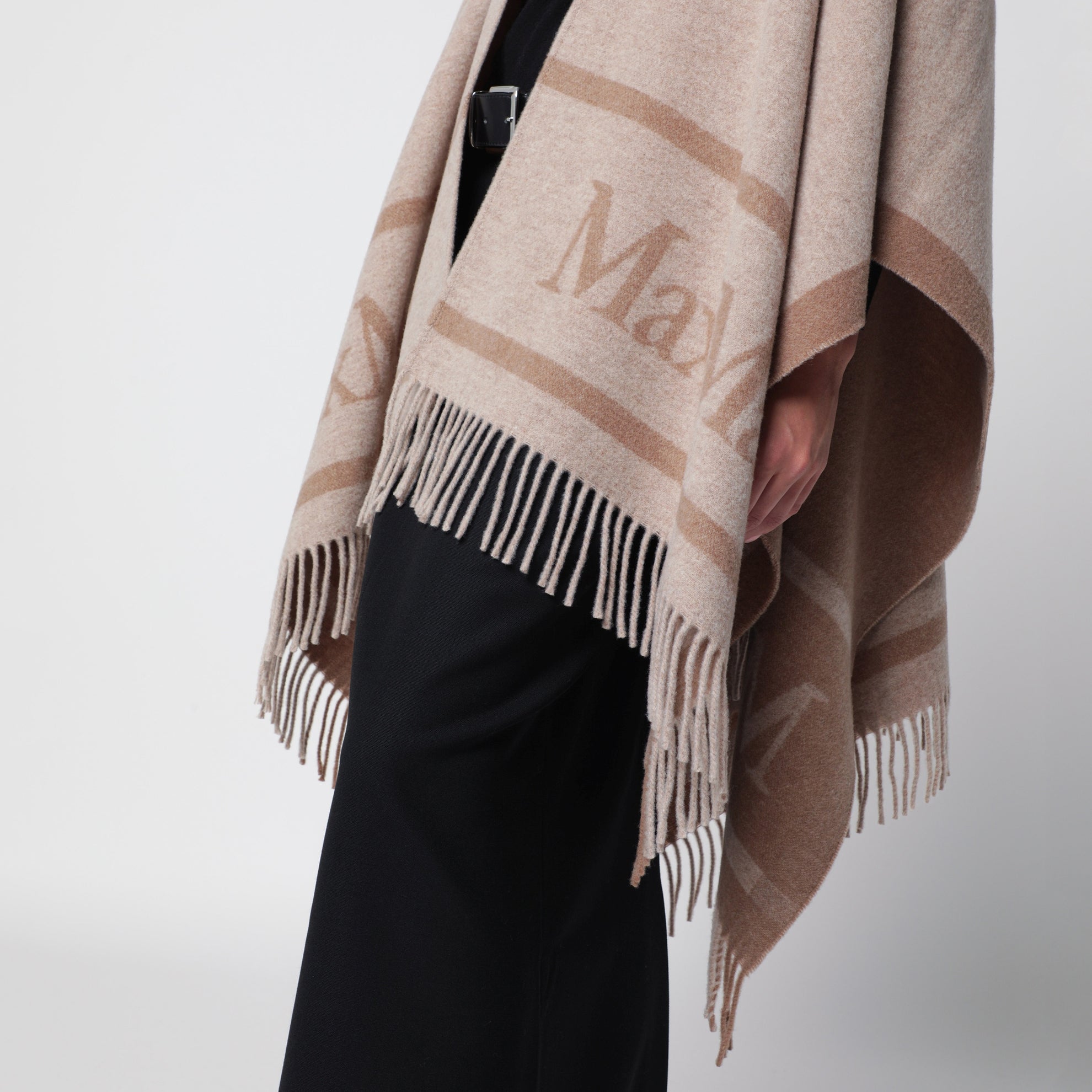 Jacquard poncho with fringes in sand-colored wool