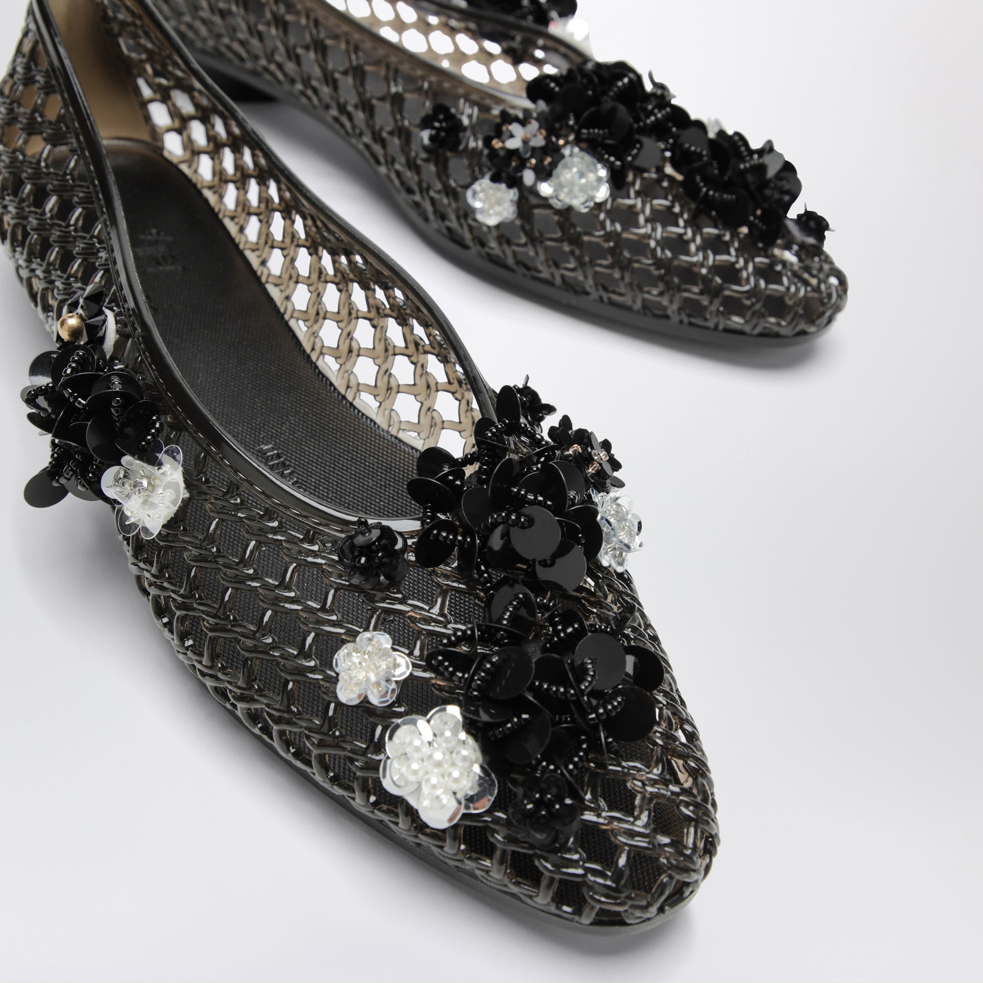 Ballerine Lily nere in PVC con fiori con perline