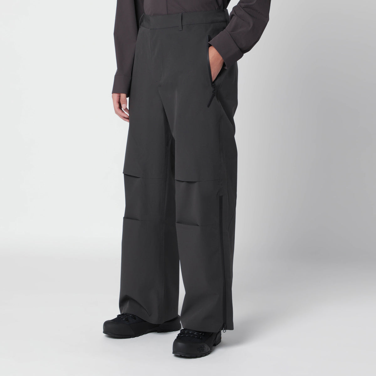 Pantaloni neri carbone in misto nylon