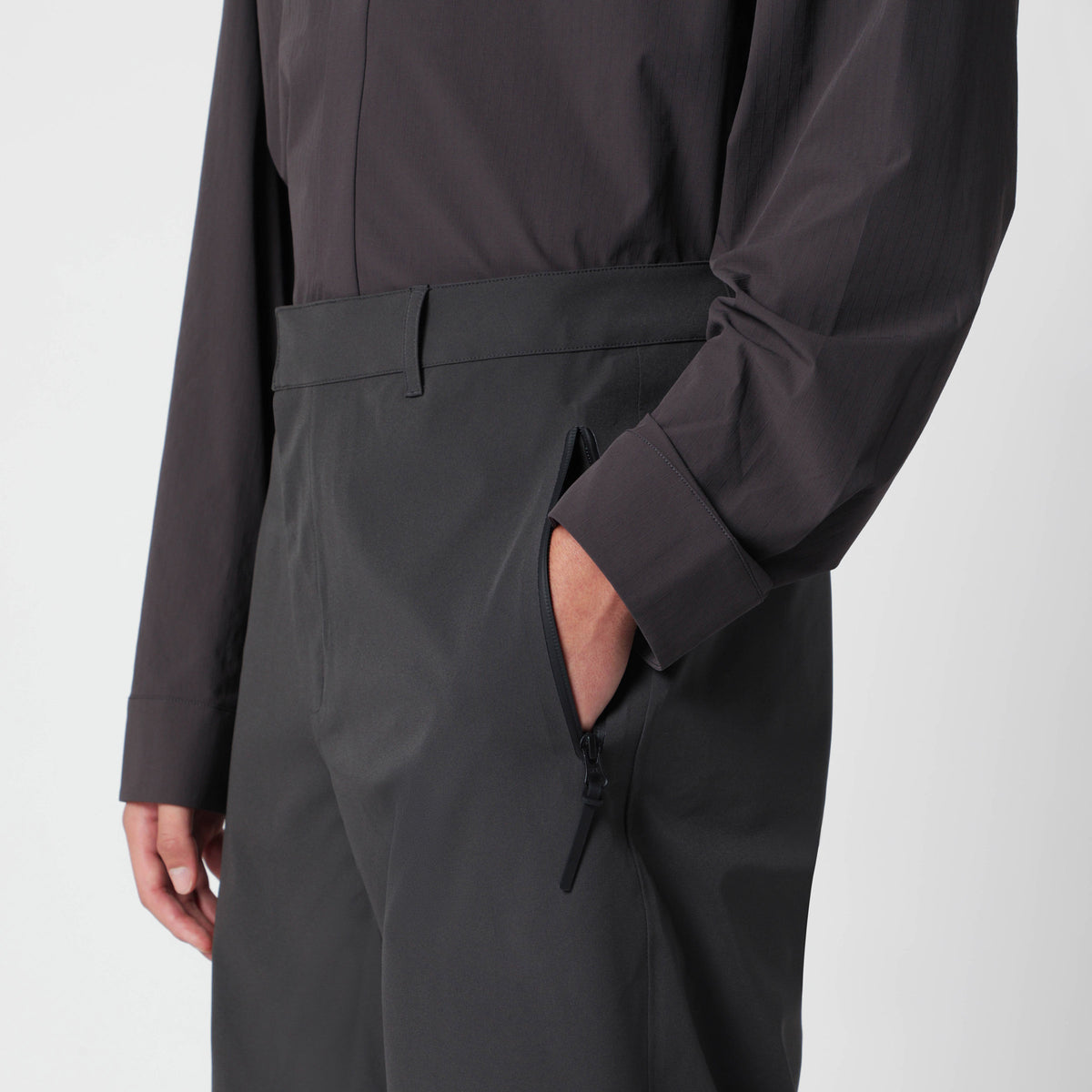 Pantaloni neri carbone in misto nylon