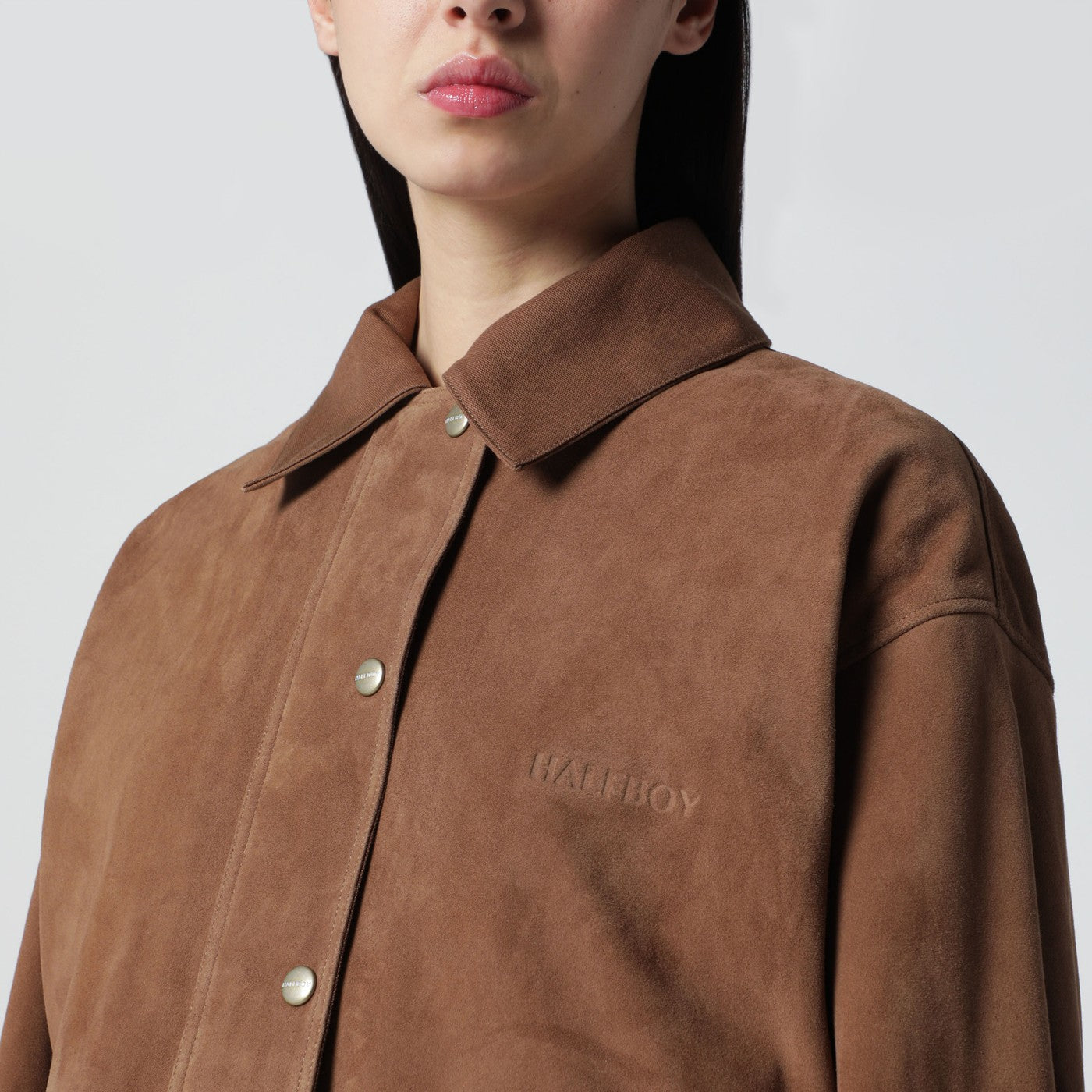 Kurze Jacke aus Wildleder in Mokkaton