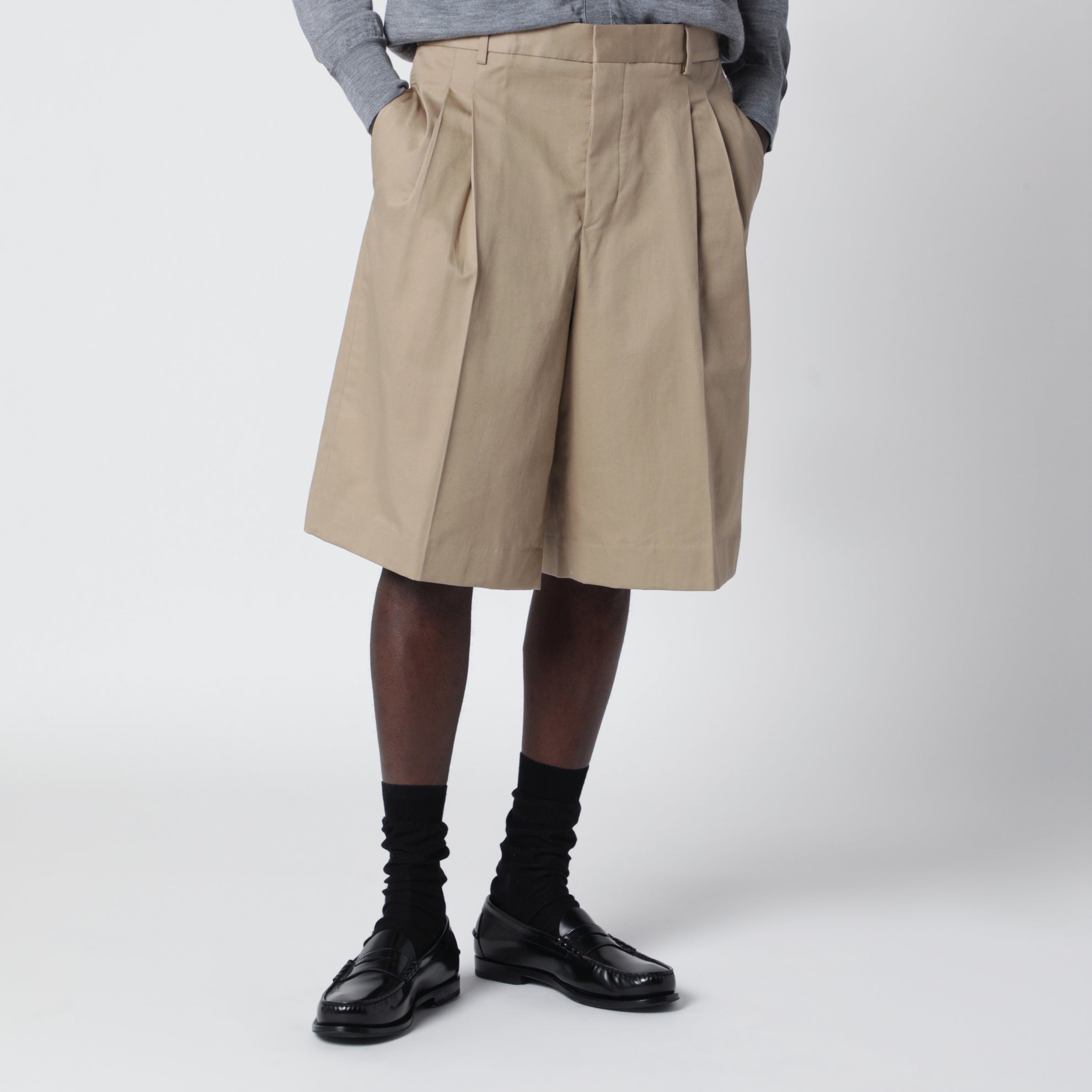Beige pleated bermuda shorts in cotton
