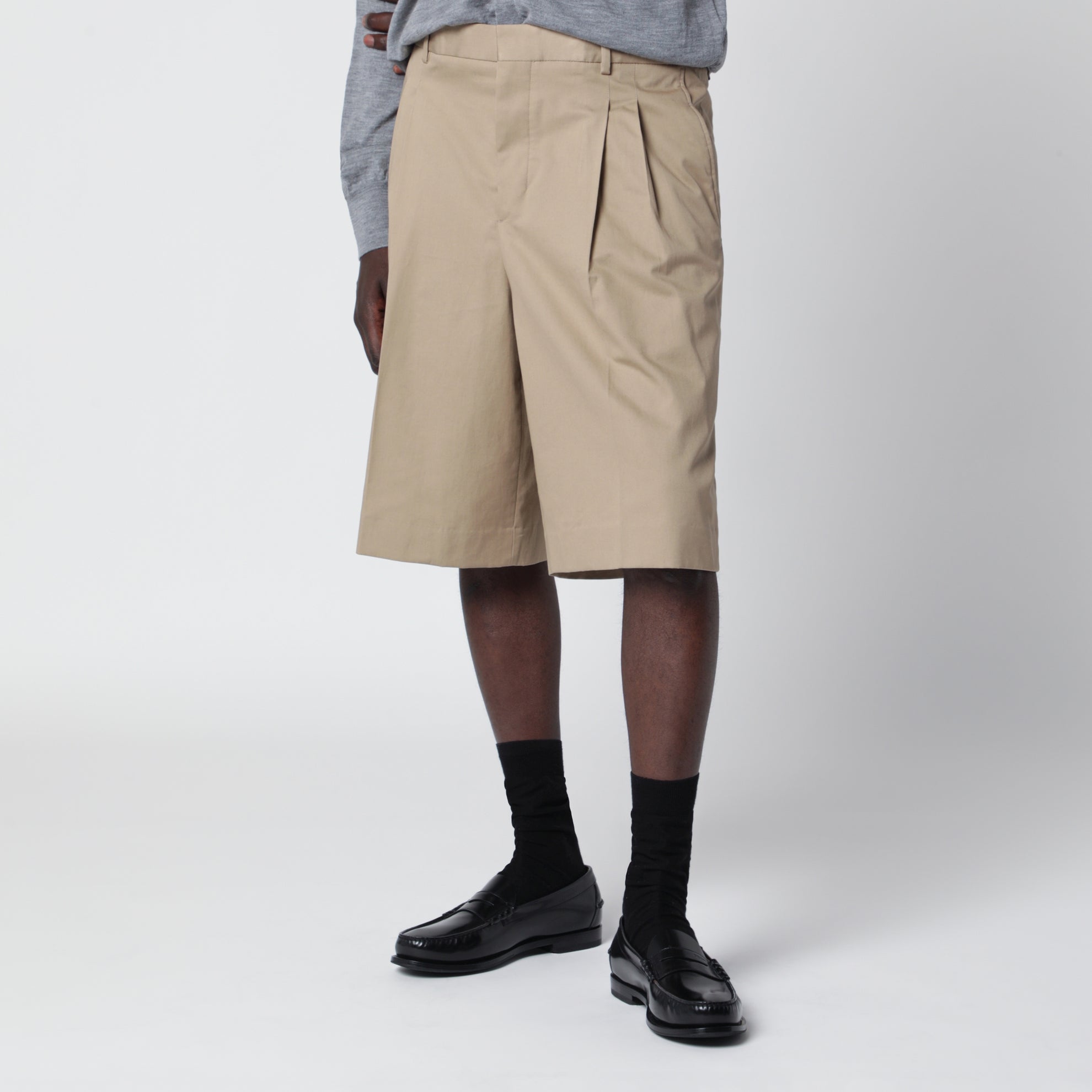 Beige pleated bermuda shorts in cotton