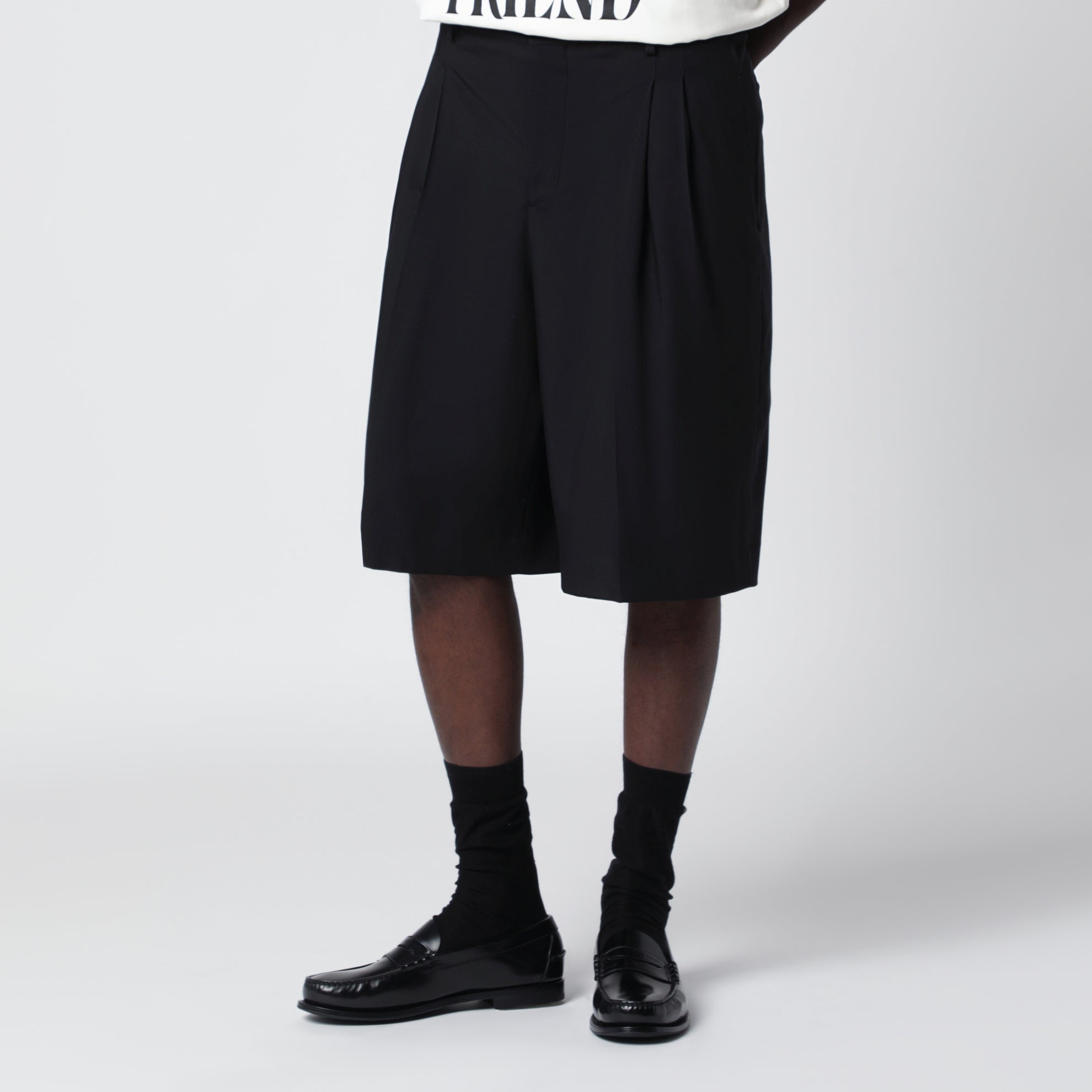 Bermuda con pinces nero in cotone