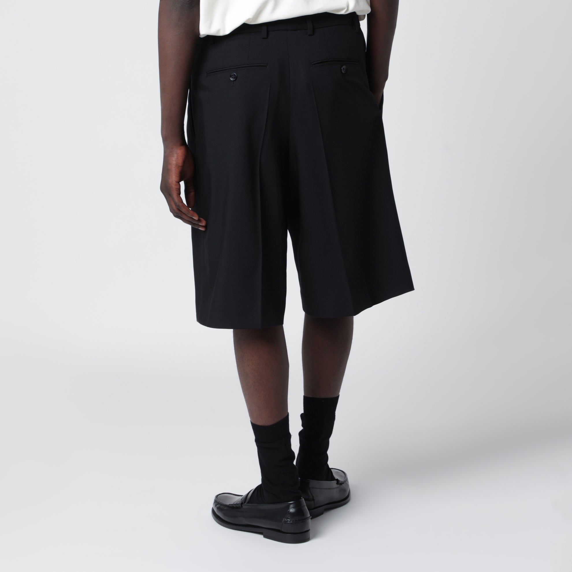 Bermuda con pinces nero in cotone