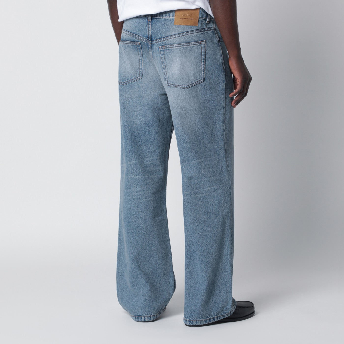 Blue washed-effect jeans