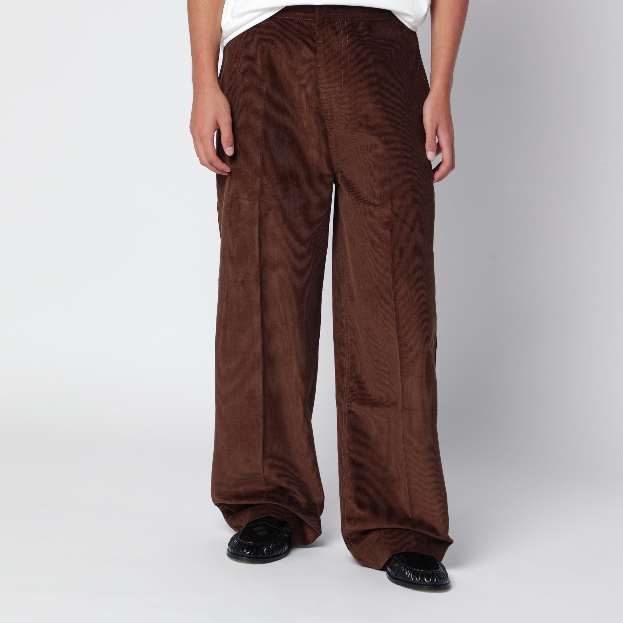 pantalon en velours côtelé marron chocolat