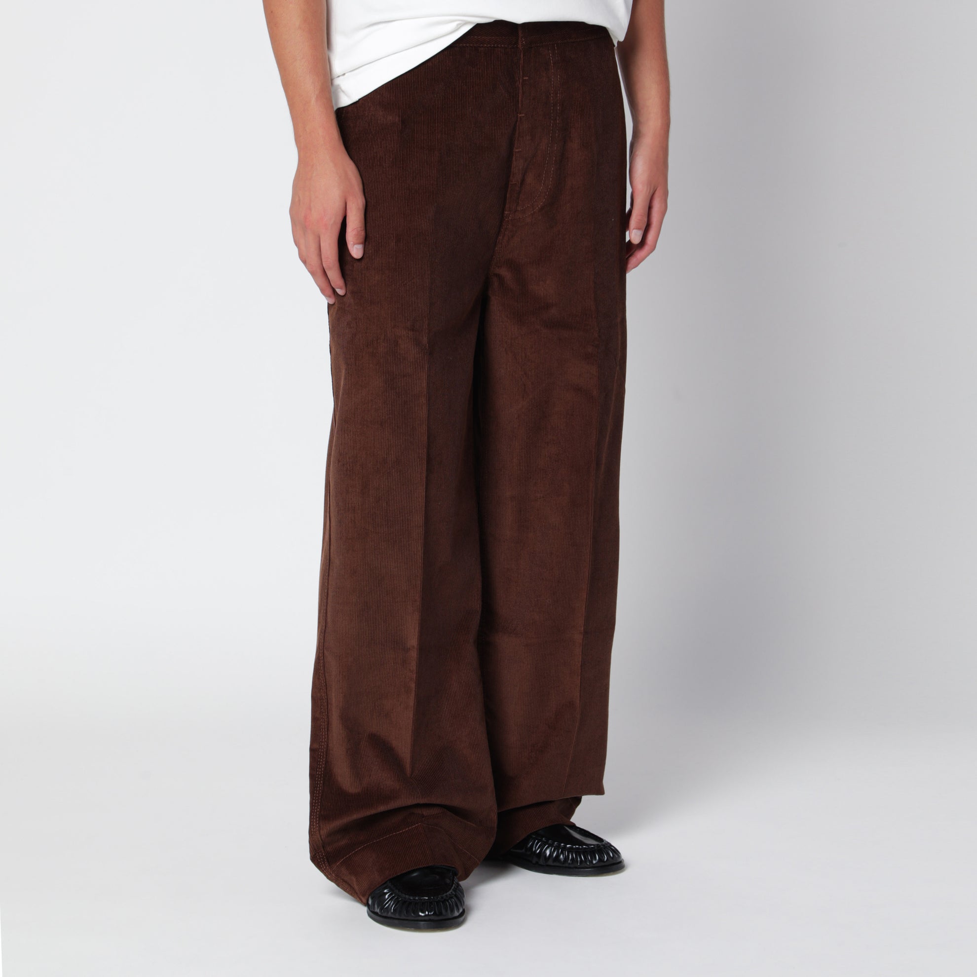 pantalon en velours côtelé marron chocolat