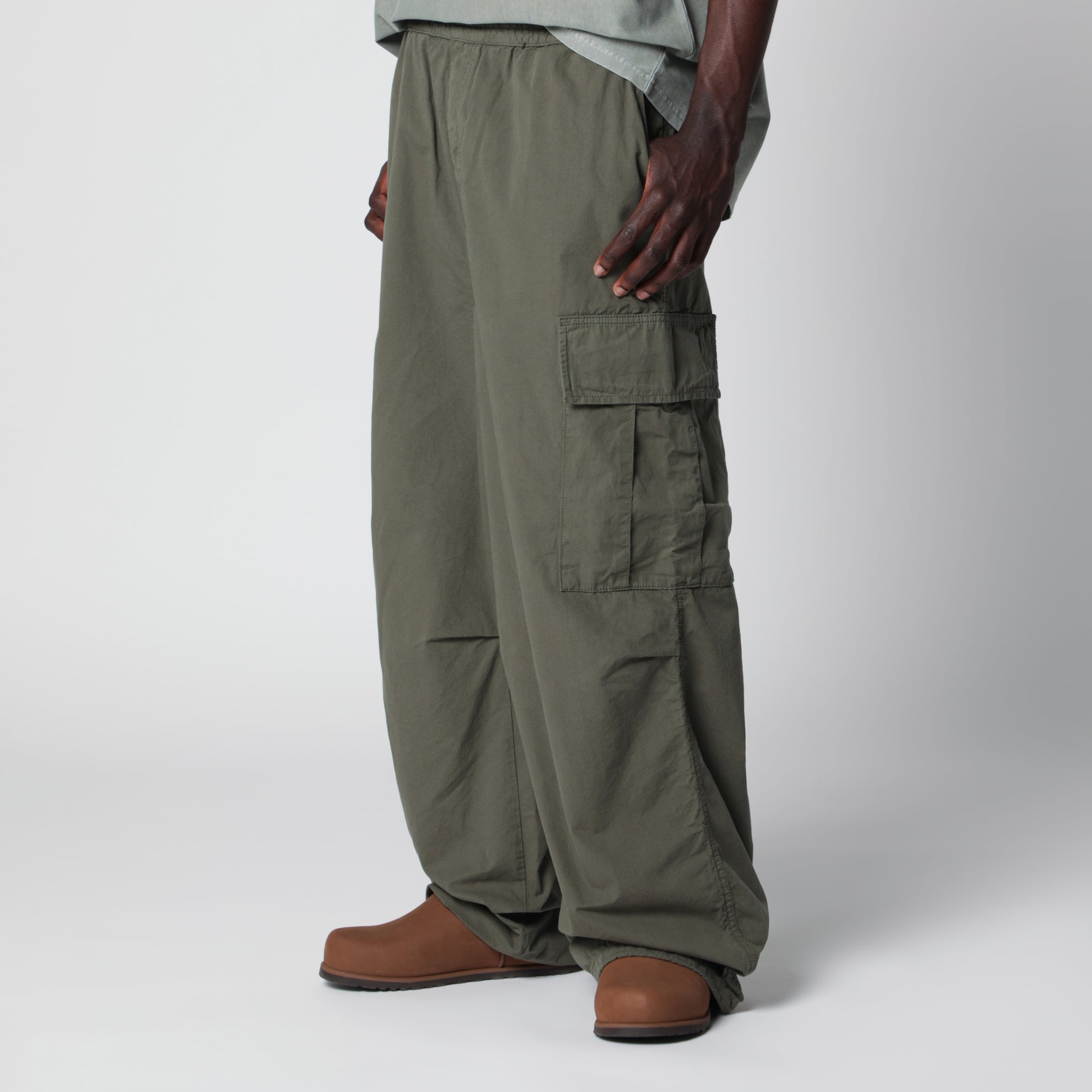 Pantaloni cargo Mandler in popeline di cotone verde militare