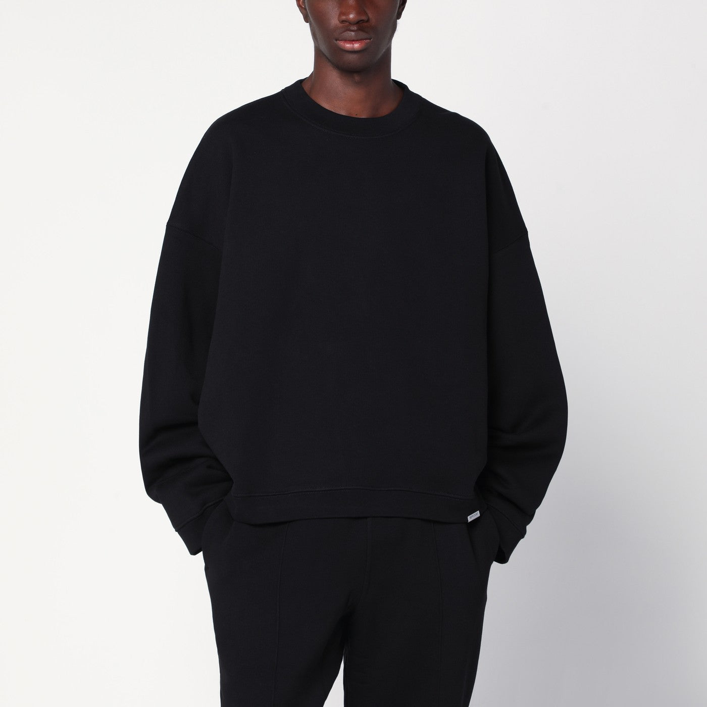 Black crew neck sweatshirt