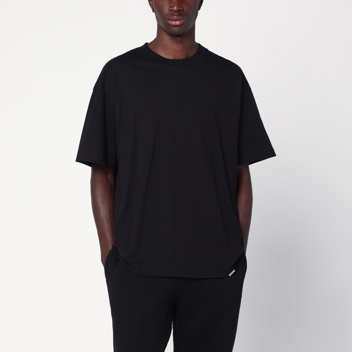 black crew neck t-shirt