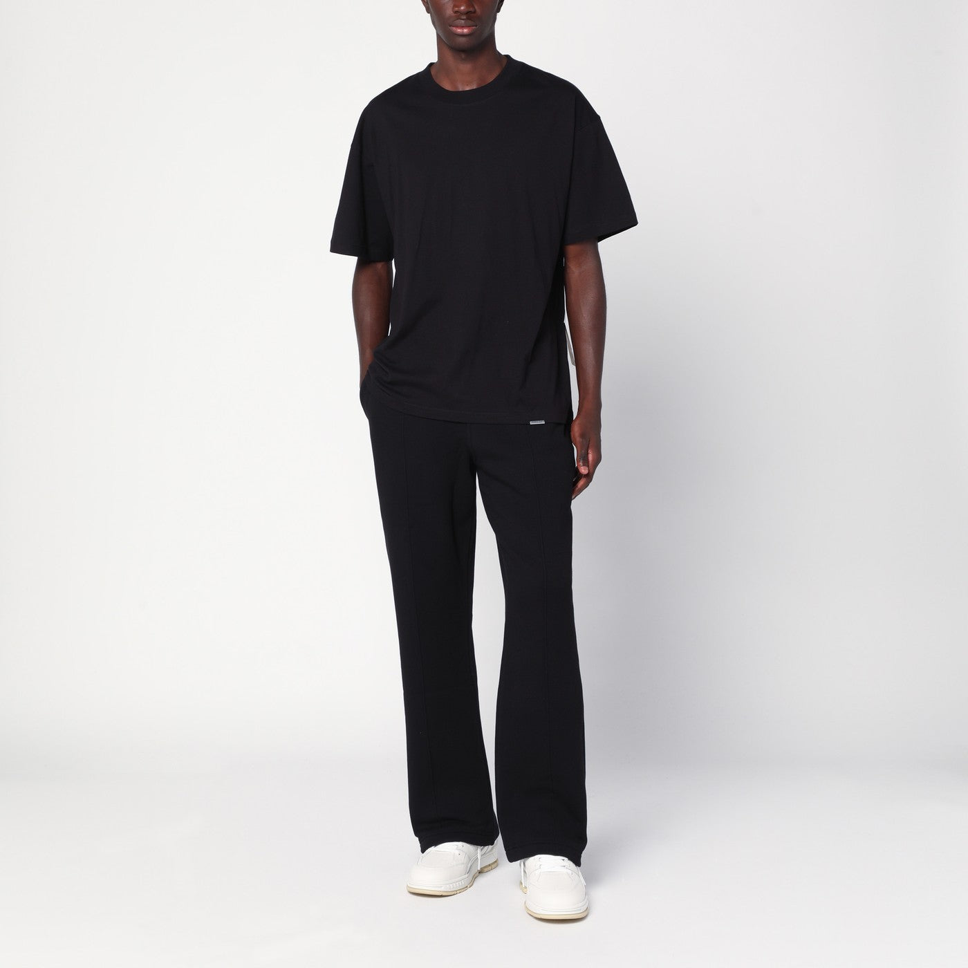 black crew neck t-shirt