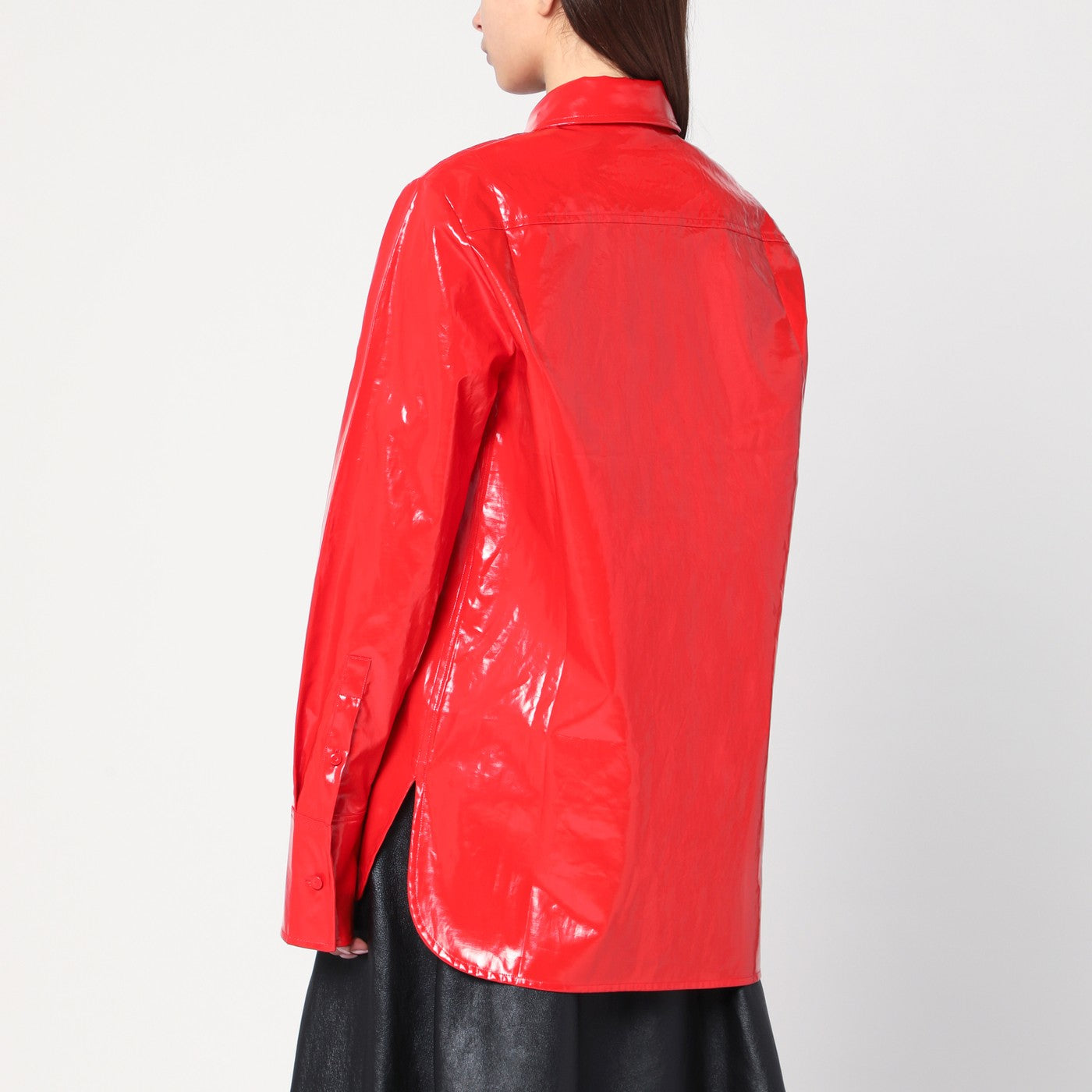 Shiny linen shirt with red tie