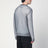 Grauer Pullover im Lagen-Design