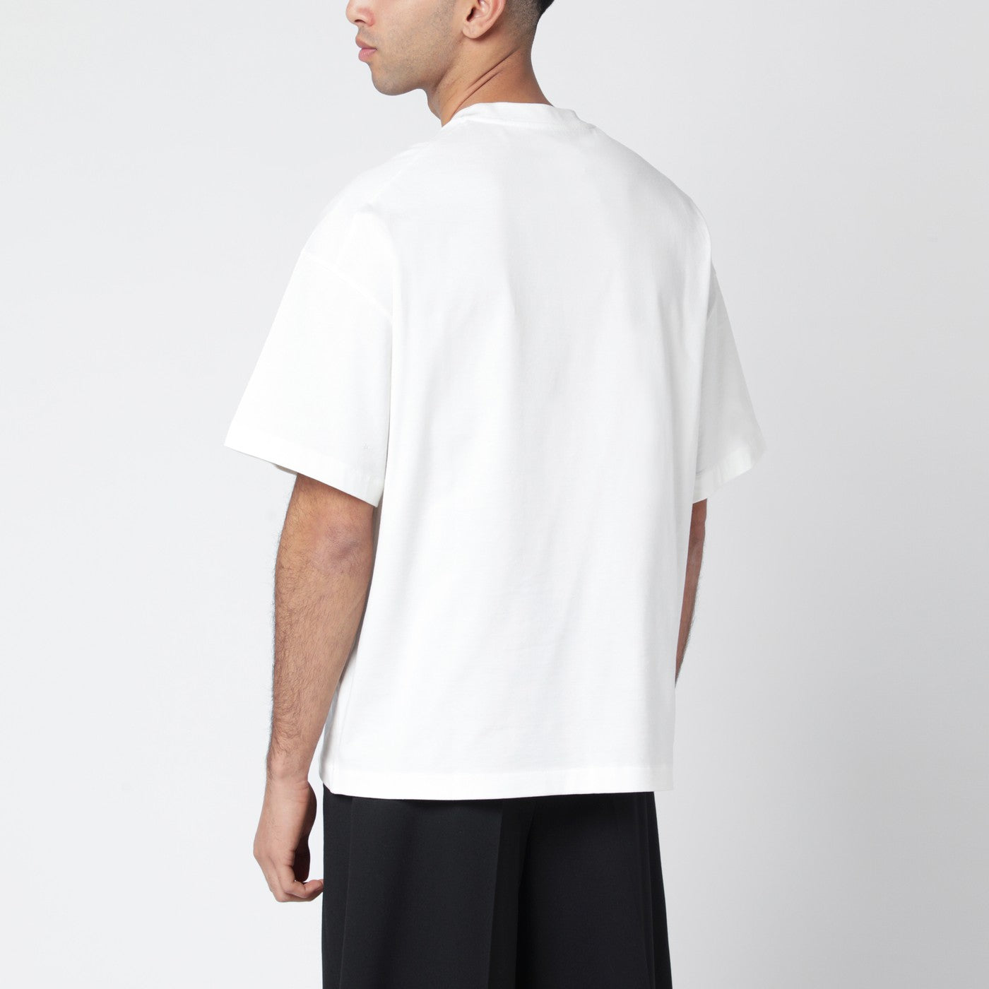 T-shirt boxy bianca con logo