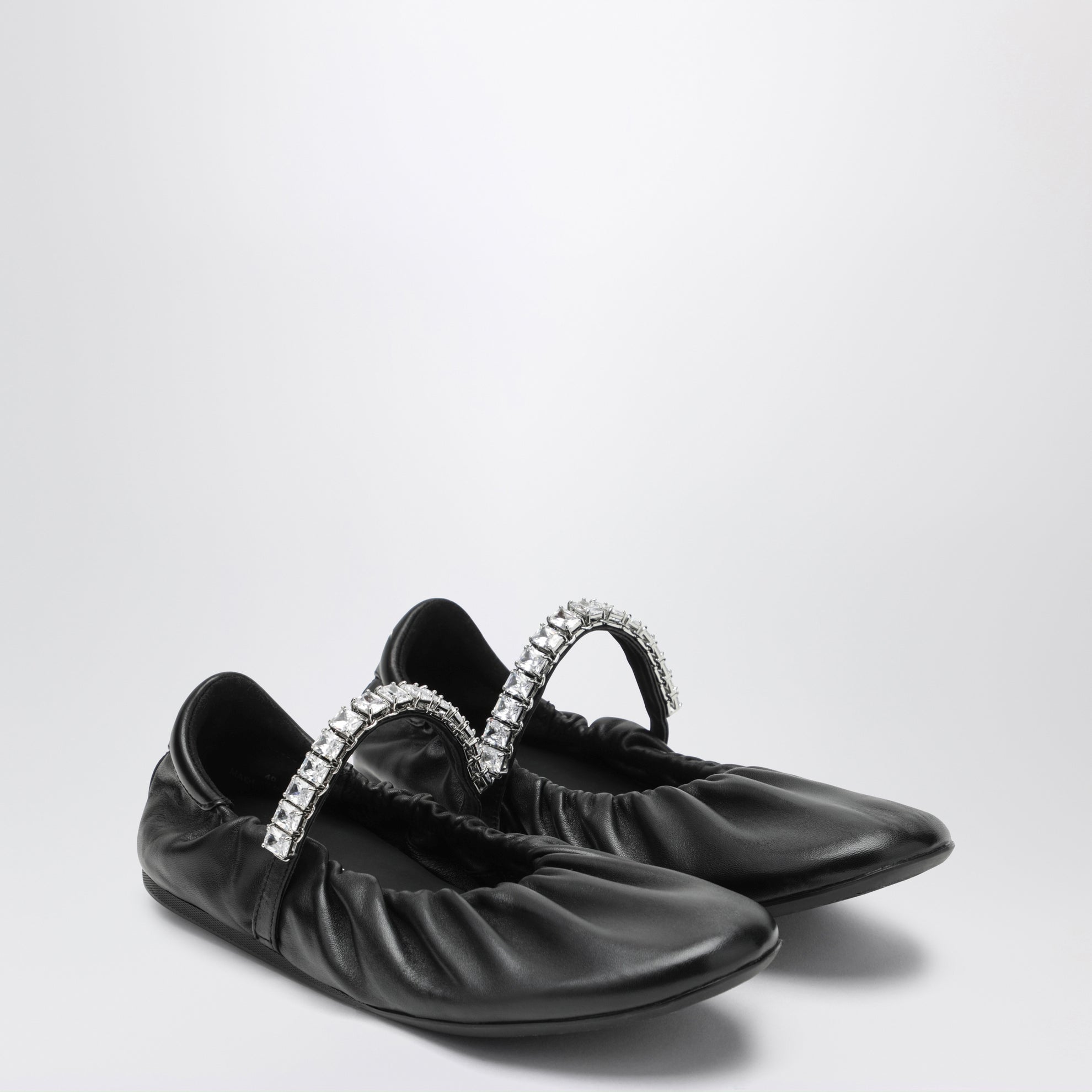 Jade Ballerinas aus schwarzem Nappaleder mit kristallbesetztem Riemen