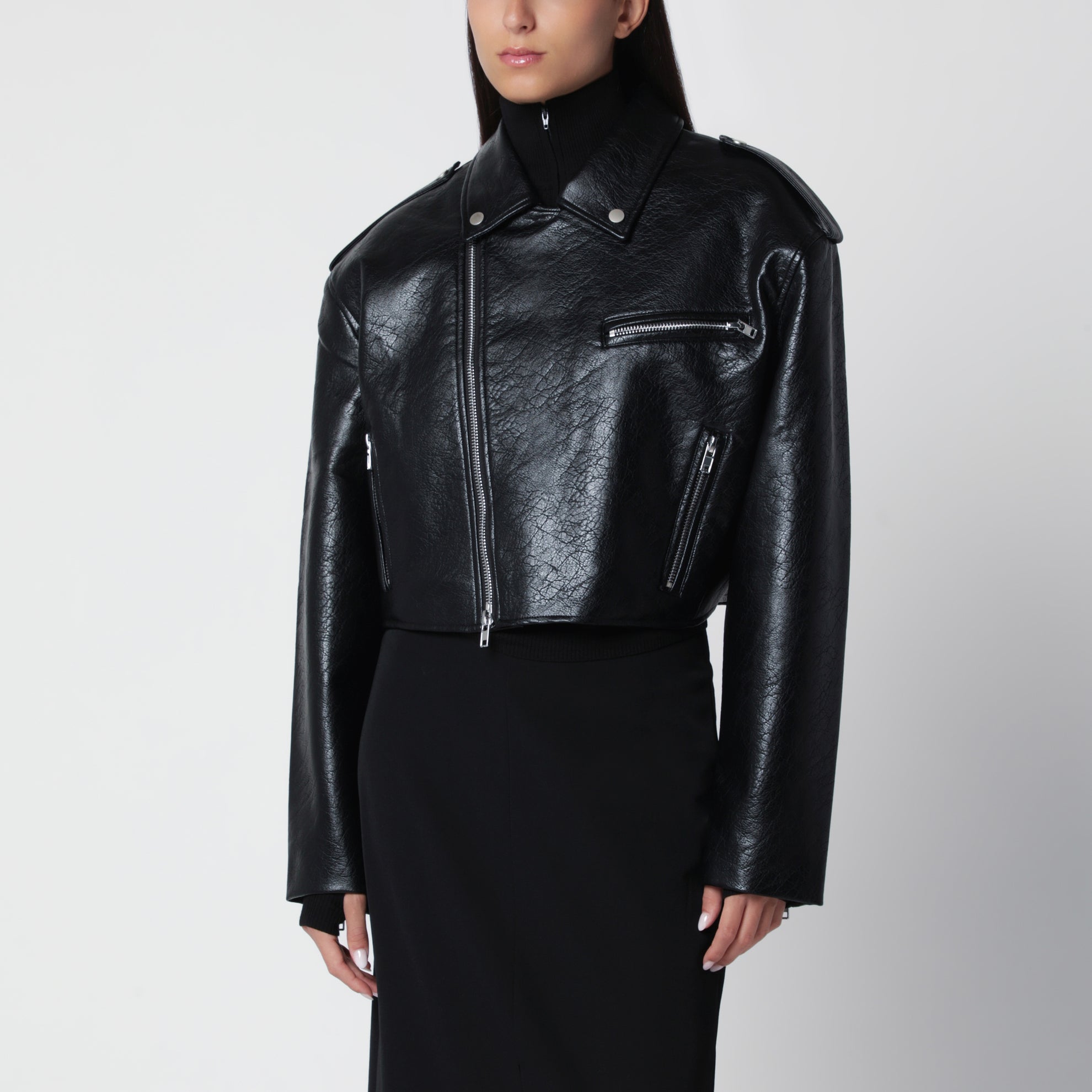Veste courte noire en simili-cuir