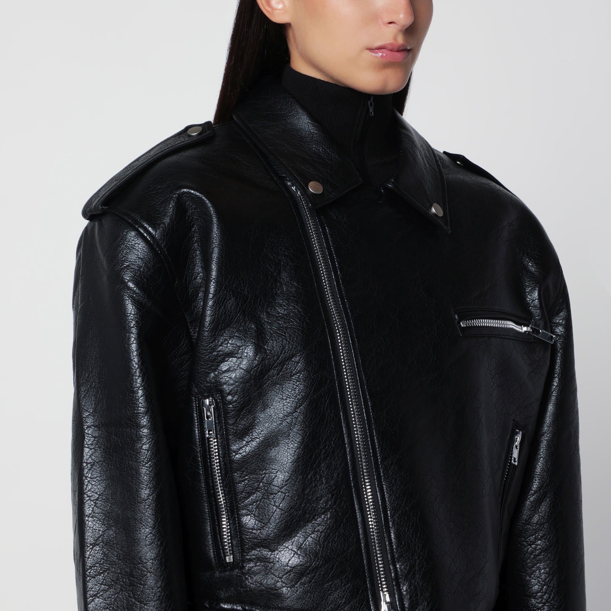 Veste courte noire en simili-cuir
