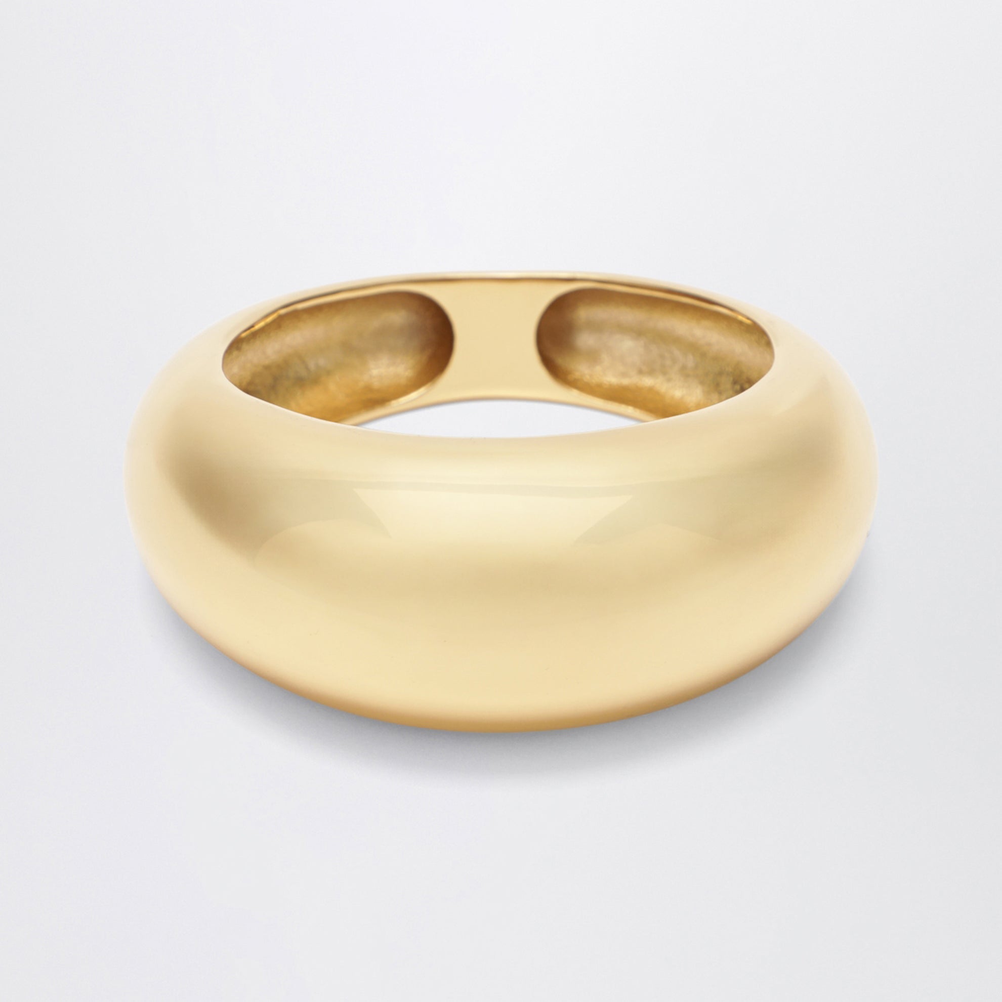 Armreif aus goldfarbenem Metall
